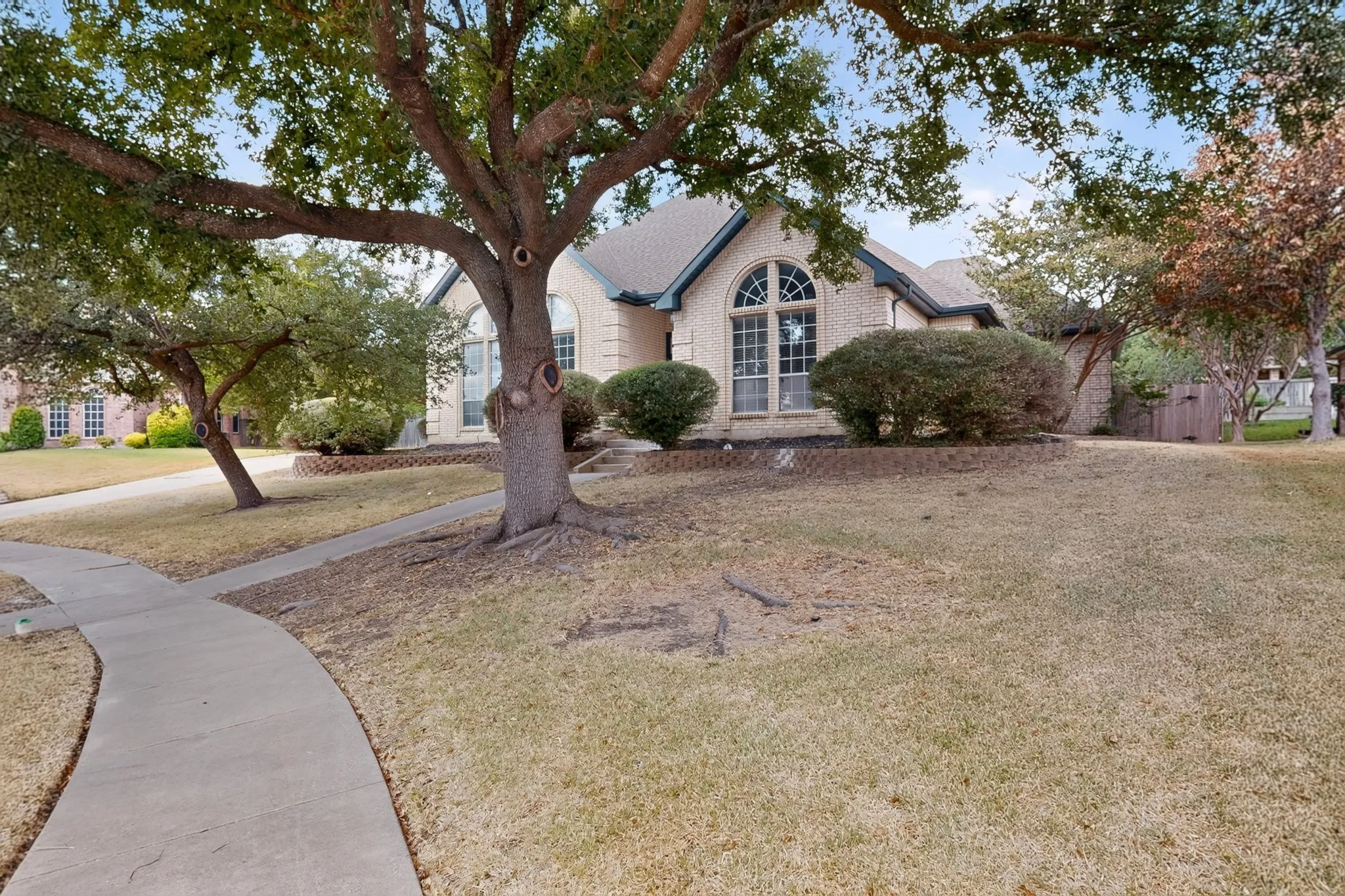 Single Family Residence For Sale in Ellis County , 2002 Clearview Drive, Ennis, Texas 75119, 3 Bedroom, 2 Bathroom, 2 Garage spaces, 2,406 Sqft, built in 1995, mls#21391052, Real Estate Agent in Ennis, Homes For Sale in Ellis county, Homes For Sale in Ennis, Realtor in Ennis Texas, Real Estate Brokerage Independent Realty Texas, Luminita Cordes Realtor