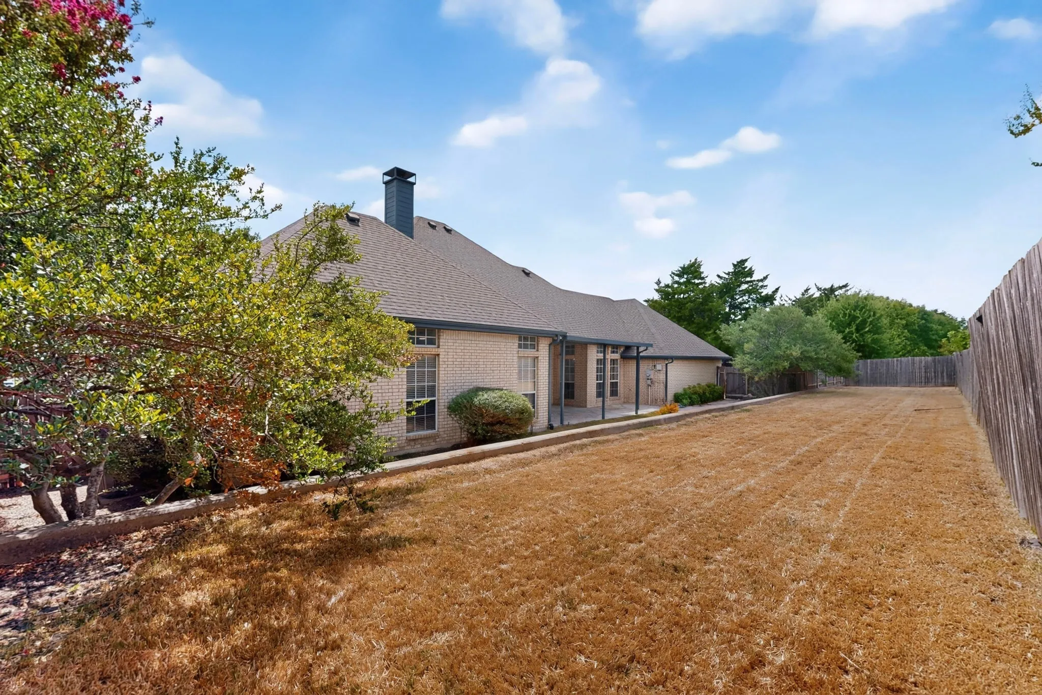 Single Family Residence For Sale in Ellis County , 2002 Clearview Drive, Ennis, Texas 75119, 3 Bedroom, 2 Bathroom, 2 Garage spaces, 2,406 Sqft, built in 1995, mls#21391052, Real Estate Agent in Ennis, Homes For Sale in Ellis county, Homes For Sale in Ennis, Realtor in Ennis Texas, Real Estate Brokerage Independent Realty Texas, Luminita Cordes Realtor