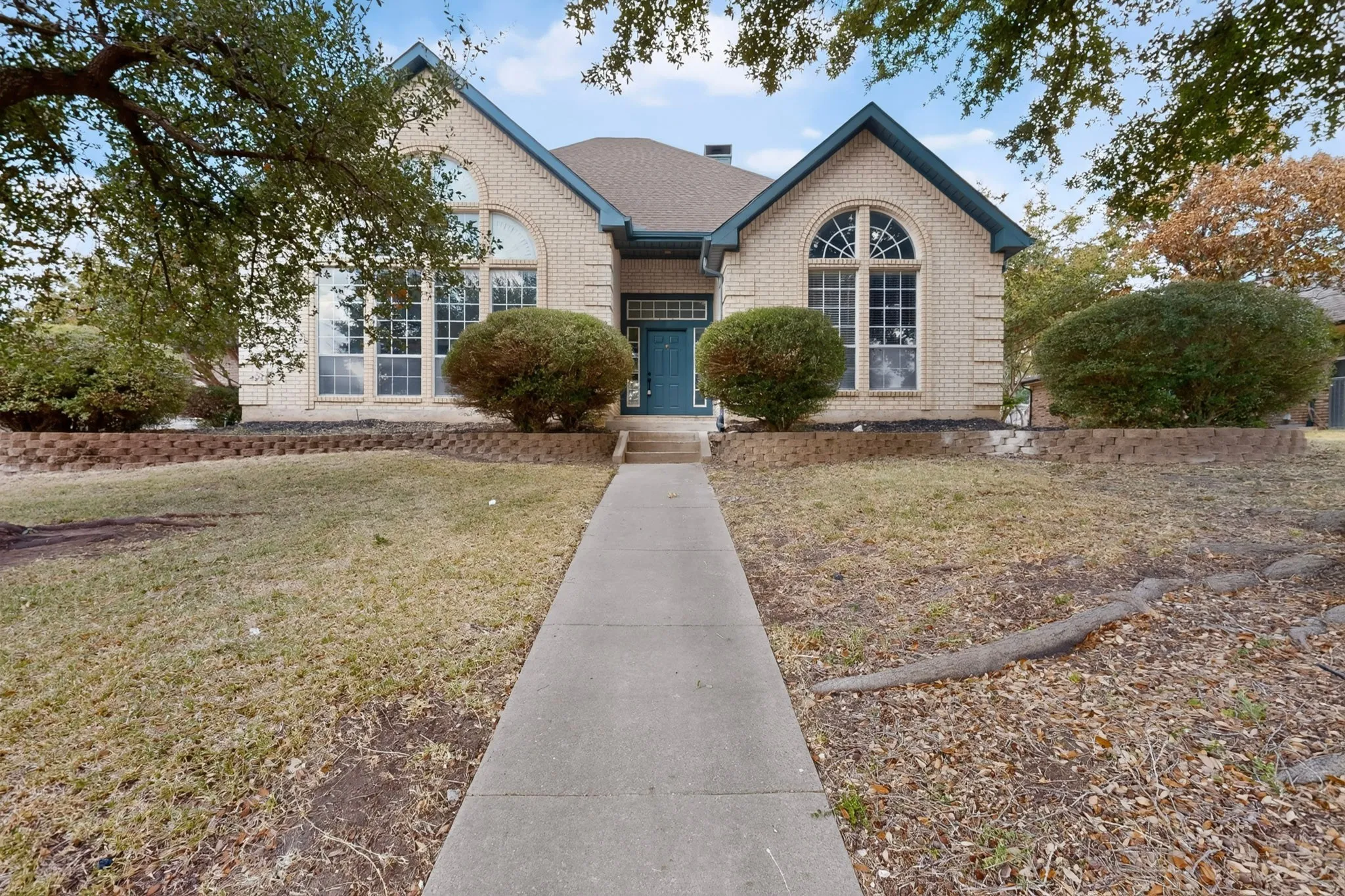 Single Family Residence For Sale in Ellis County , 2002 Clearview Drive, Ennis, Texas 75119, 3 Bedroom, 2 Bathroom, 2 Garage spaces, 2,406 Sqft, built in 1995, mls#21391052, Real Estate Agent in Ennis, Homes For Sale in Ellis county, Homes For Sale in Ennis, Realtor in Ennis Texas, Real Estate Brokerage Independent Realty Texas, Luminita Cordes Realtor