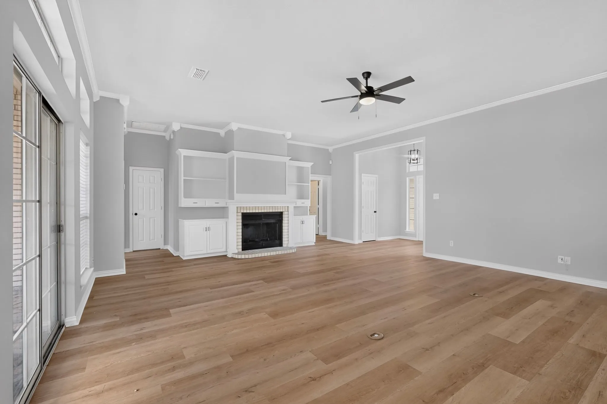 Single Family Residence For Sale in Ellis County , 2002 Clearview Drive, Ennis, Texas 75119, 3 Bedroom, 2 Bathroom, 2 Garage spaces, 2,406 Sqft, built in 1995, mls#21391052, Real Estate Agent in Ennis, Homes For Sale in Ellis county, Homes For Sale in Ennis, Realtor in Ennis Texas, Real Estate Brokerage Independent Realty Texas, Luminita Cordes Realtor
