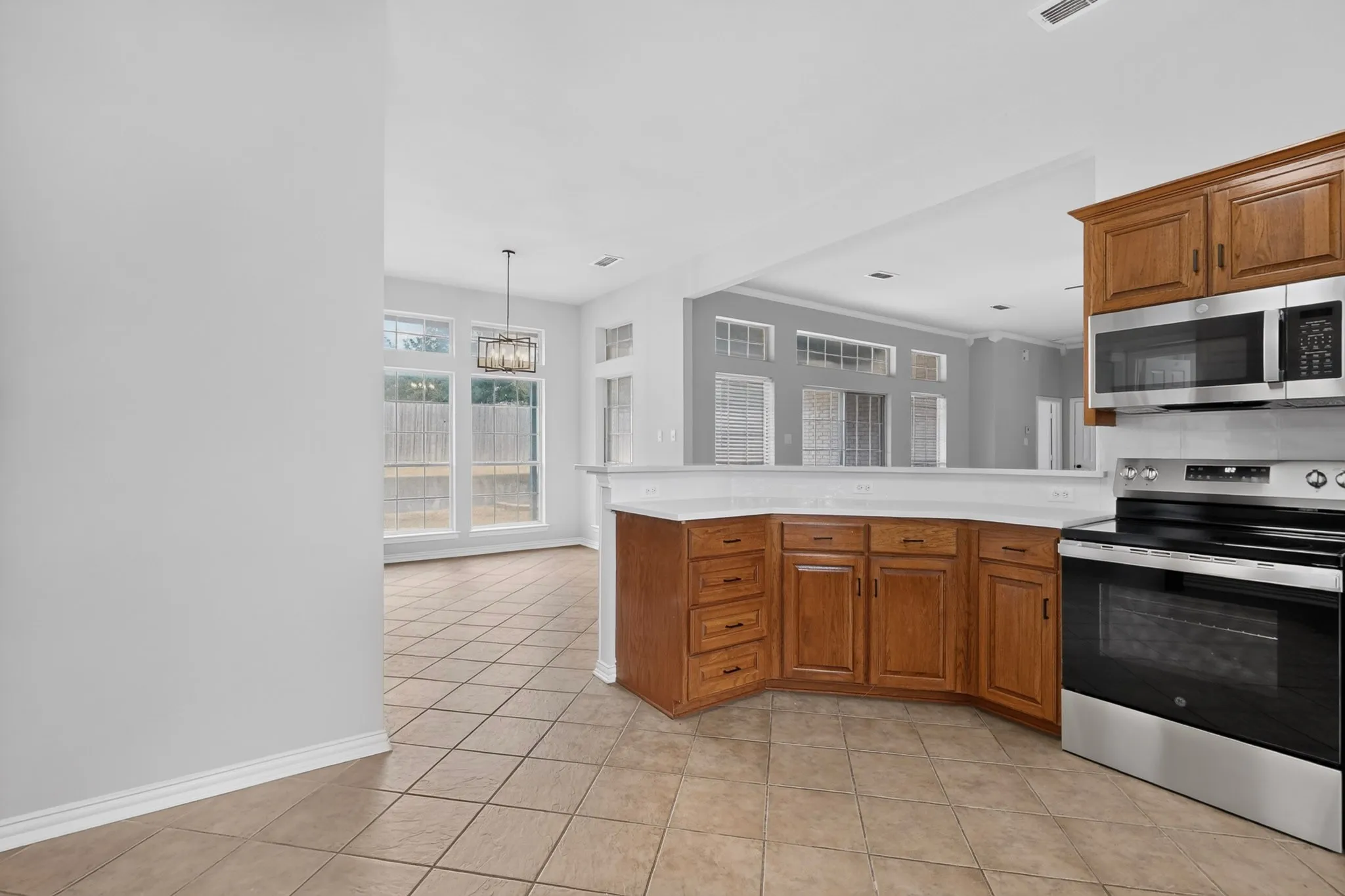 Single Family Residence For Sale in Ellis County , 2002 Clearview Drive, Ennis, Texas 75119, 3 Bedroom, 2 Bathroom, 2 Garage spaces, 2,406 Sqft, built in 1995, mls#21391052, Real Estate Agent in Ennis, Homes For Sale in Ellis county, Homes For Sale in Ennis, Realtor in Ennis Texas, Real Estate Brokerage Independent Realty Texas, Luminita Cordes Realtor