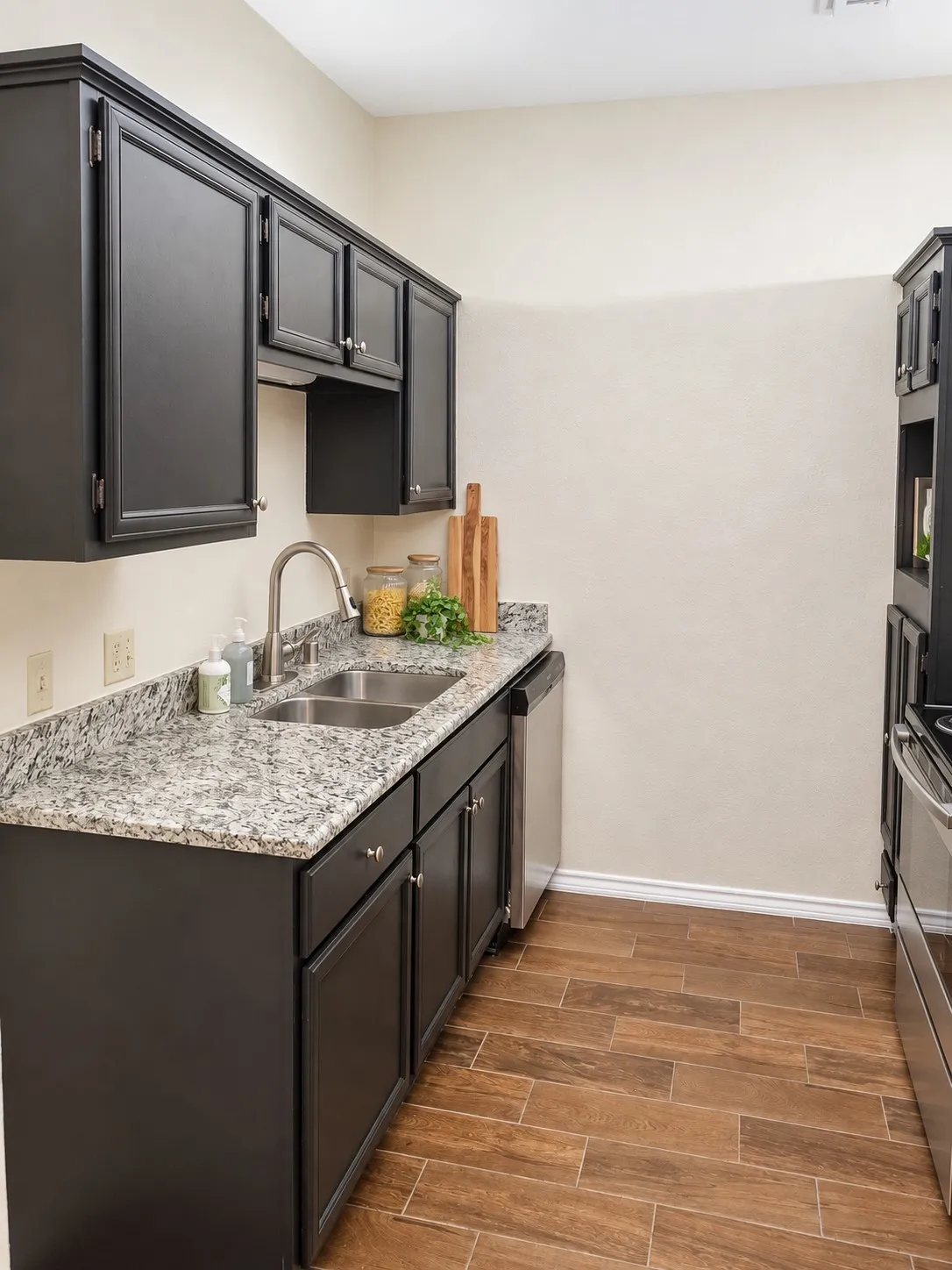 Condominium For Sale in Dallas County , 9600 Royal Lane 302, Dallas, Texas 75243, 1 Bedroom, 1 Bathroom, Garage spaces, 745 Sqft, built in 1983, mls#21389547, Real Estate Agent in Dallas, Homes For Sale in Dallas county, Homes For Sale in Dallas, Realtor in Dallas Texas, Real Estate Brokerage Independent Realty Texas, Luminita Cordes Realtor