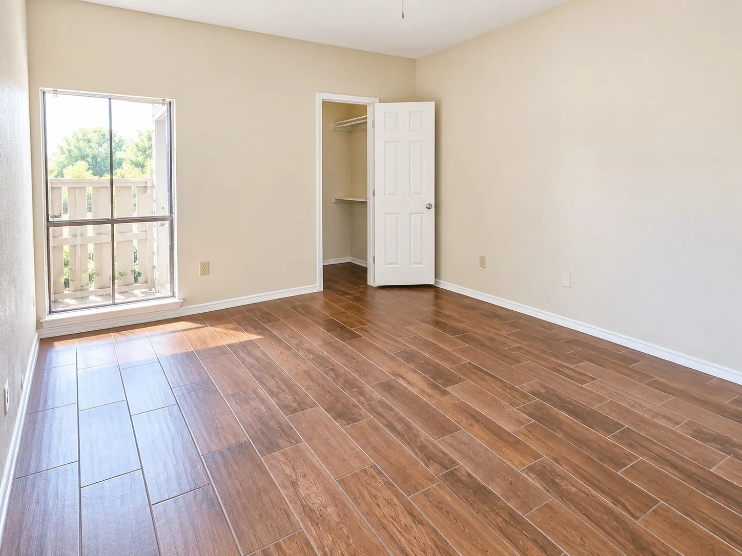 Condominium For Sale in Dallas County , 9600 Royal Lane 302, Dallas, Texas 75243, 1 Bedroom, 1 Bathroom, Garage spaces, 745 Sqft, built in 1983, mls#21389547, Real Estate Agent in Dallas, Homes For Sale in Dallas county, Homes For Sale in Dallas, Realtor in Dallas Texas, Real Estate Brokerage Independent Realty Texas, Luminita Cordes Realtor
