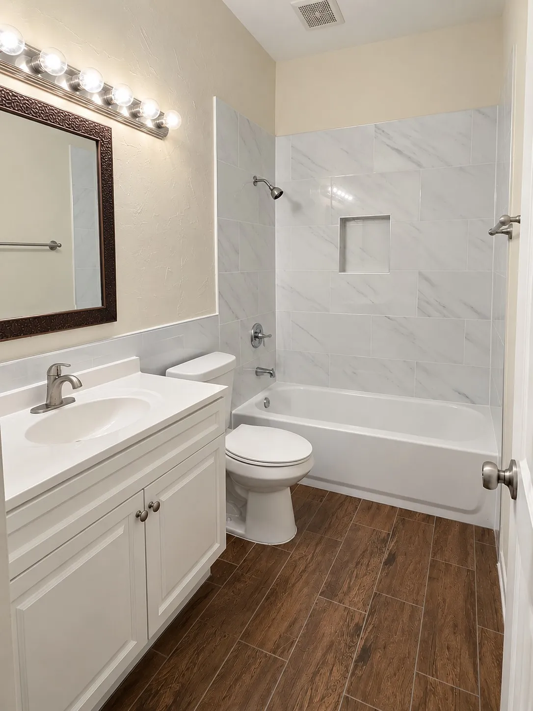 Condominium For Sale in Dallas County , 9600 Royal Lane 302, Dallas, Texas 75243, 1 Bedroom, 1 Bathroom, Garage spaces, 745 Sqft, built in 1983, mls#21389547, Real Estate Agent in Dallas, Homes For Sale in Dallas county, Homes For Sale in Dallas, Realtor in Dallas Texas, Real Estate Brokerage Independent Realty Texas, Luminita Cordes Realtor