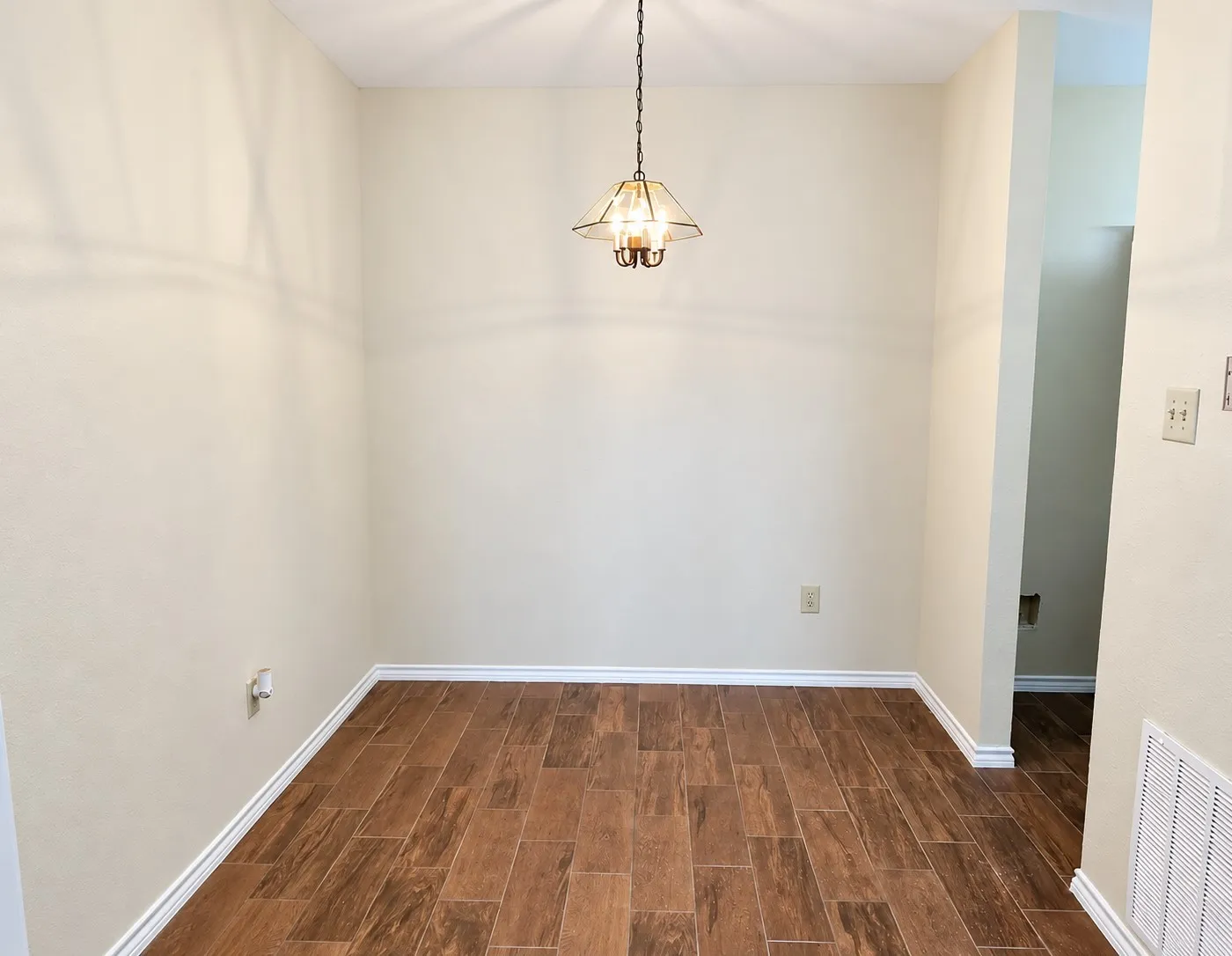 Condominium For Sale in Dallas County , 9600 Royal Lane 302, Dallas, Texas 75243, 1 Bedroom, 1 Bathroom, Garage spaces, 745 Sqft, built in 1983, mls#21389547, Real Estate Agent in Dallas, Homes For Sale in Dallas county, Homes For Sale in Dallas, Realtor in Dallas Texas, Real Estate Brokerage Independent Realty Texas, Luminita Cordes Realtor