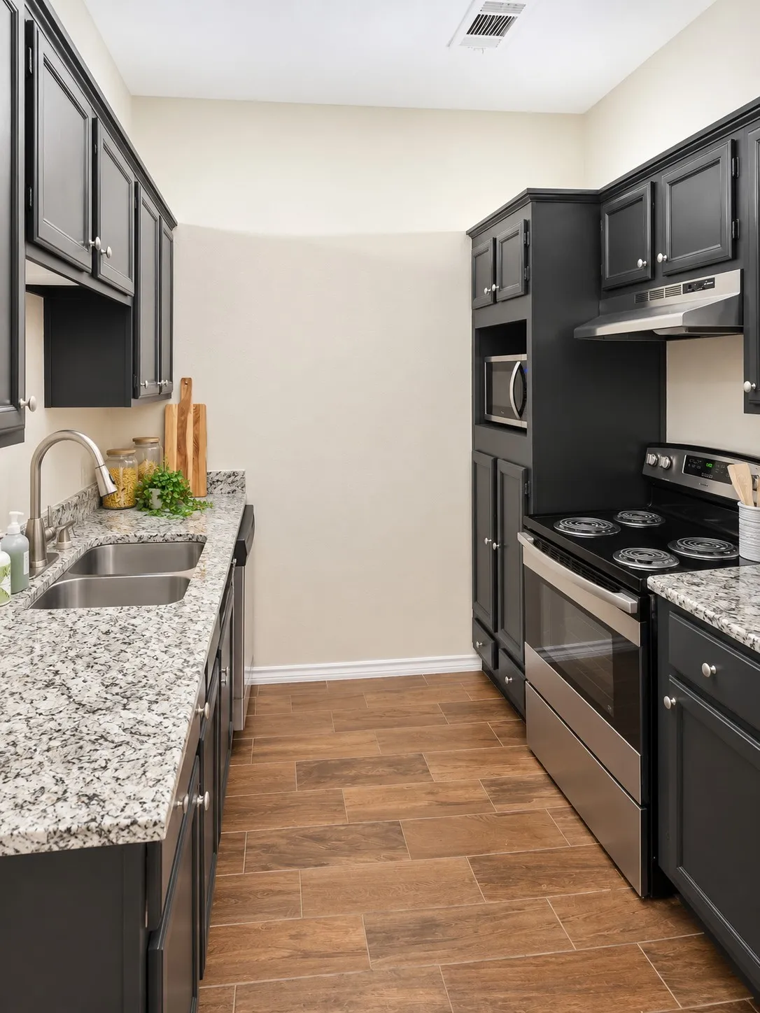 Condominium For Sale in Dallas County , 9600 Royal Lane 302, Dallas, Texas 75243, 1 Bedroom, 1 Bathroom, Garage spaces, 745 Sqft, built in 1983, mls#21389547, Real Estate Agent in Dallas, Homes For Sale in Dallas county, Homes For Sale in Dallas, Realtor in Dallas Texas, Real Estate Brokerage Independent Realty Texas, Luminita Cordes Realtor