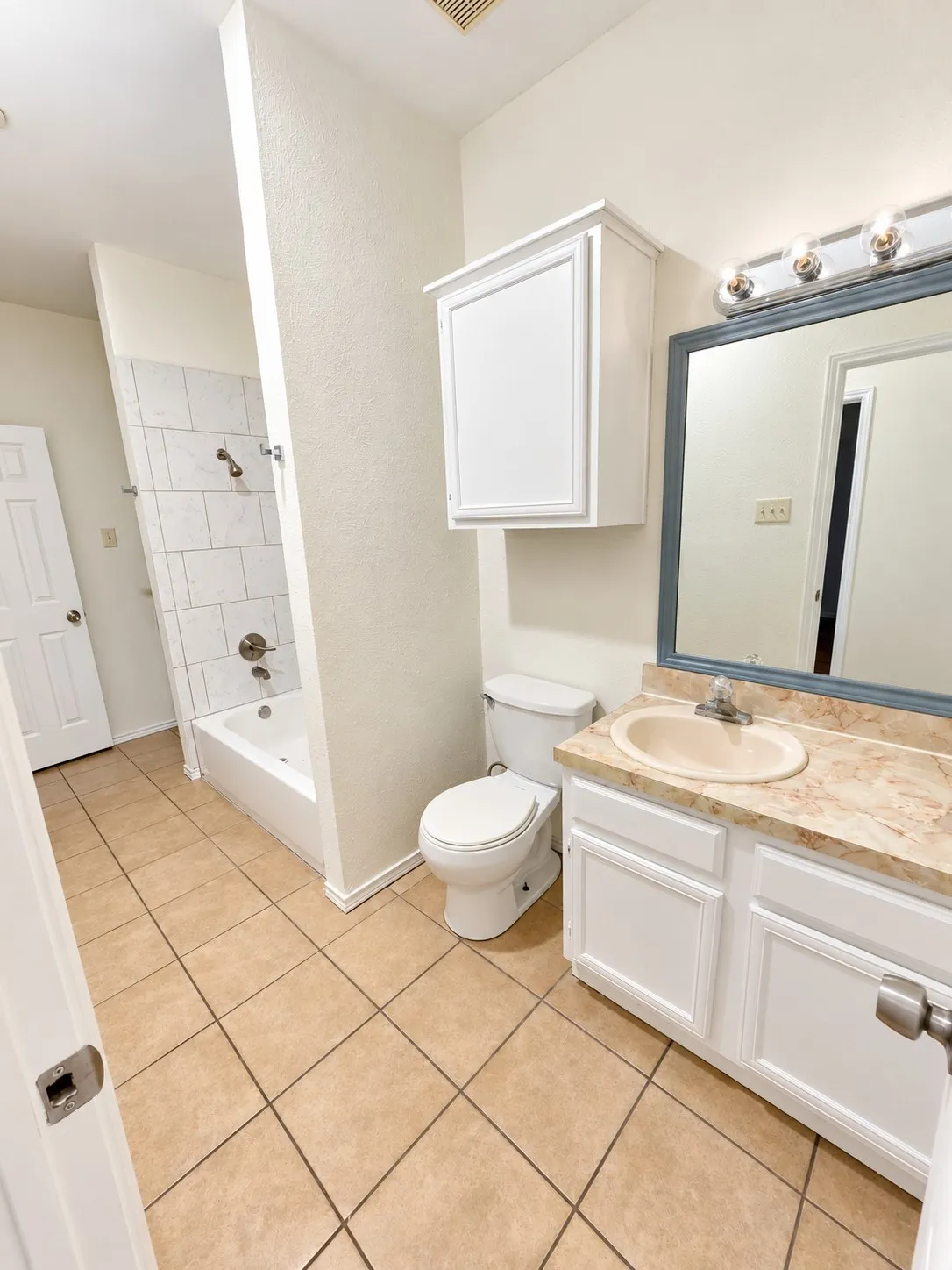 Condominium For Sale in Dallas County , 9600 Royal Lane 102, Dallas, Texas 75243, 2 Bedroom, 1 Bathroom, Garage spaces, 914 Sqft, built in 1983, mls#21389441, Real Estate Agent in Dallas, Homes For Sale in Dallas county, Homes For Sale in Dallas, Realtor in Dallas Texas, Real Estate Brokerage Independent Realty Texas, Luminita Cordes Realtor