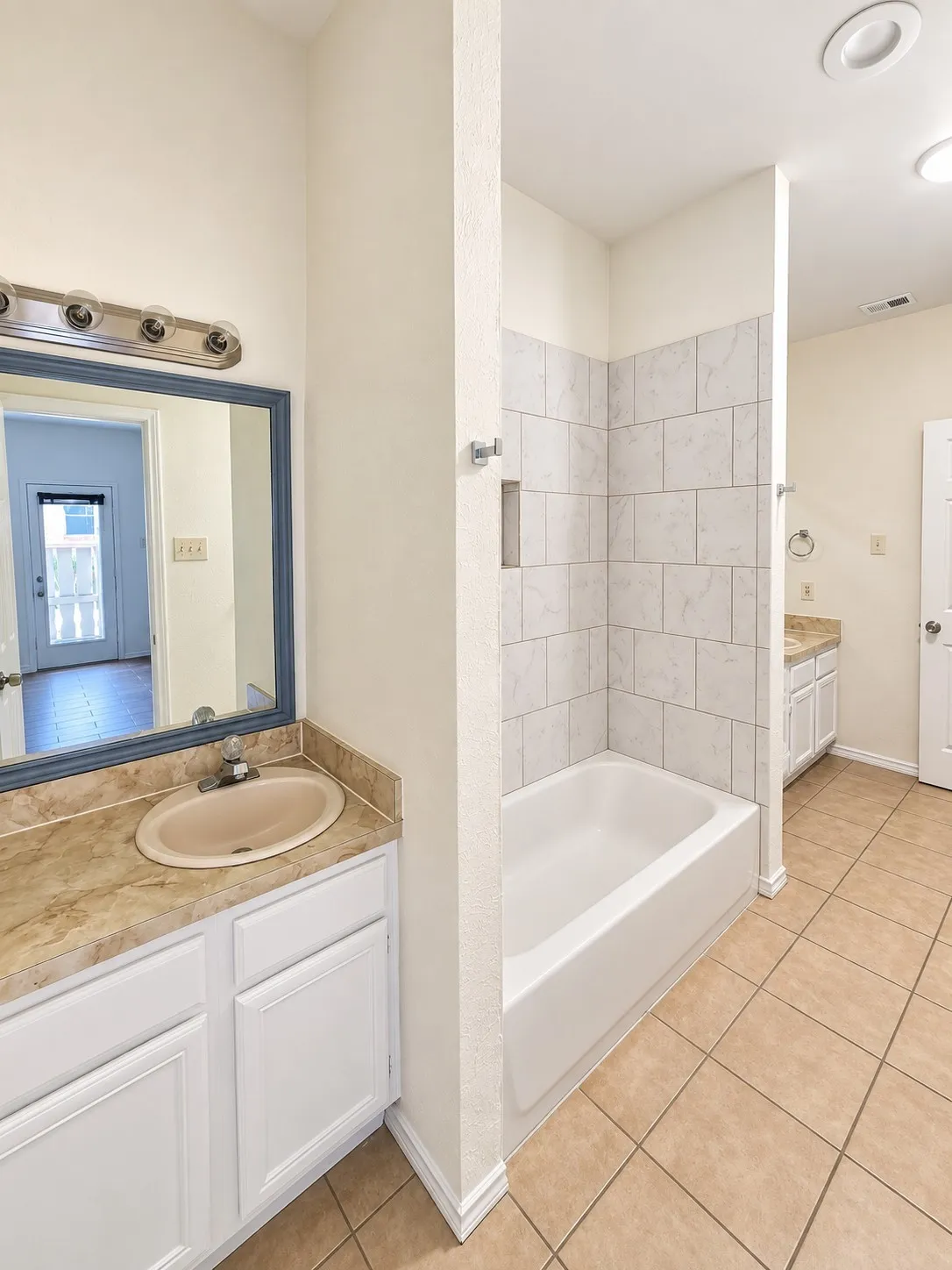 Condominium For Sale in Dallas County , 9600 Royal Lane 102, Dallas, Texas 75243, 2 Bedroom, 1 Bathroom, Garage spaces, 914 Sqft, built in 1983, mls#21389441, Real Estate Agent in Dallas, Homes For Sale in Dallas county, Homes For Sale in Dallas, Realtor in Dallas Texas, Real Estate Brokerage Independent Realty Texas, Luminita Cordes Realtor