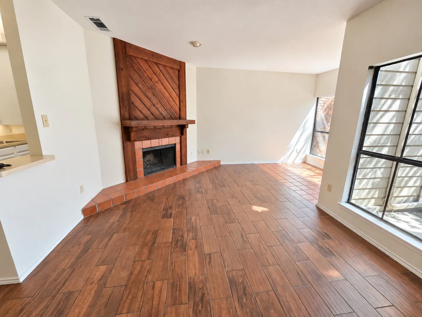 Condominium For Sale in Dallas County , 9600 Royal Lane 102, Dallas, Texas 75243, 2 Bedroom, 1 Bathroom, Garage spaces, 914 Sqft, built in 1983, mls#21389441, Real Estate Agent in Dallas, Homes For Sale in Dallas county, Homes For Sale in Dallas, Realtor in Dallas Texas, Real Estate Brokerage Independent Realty Texas, Luminita Cordes Realtor