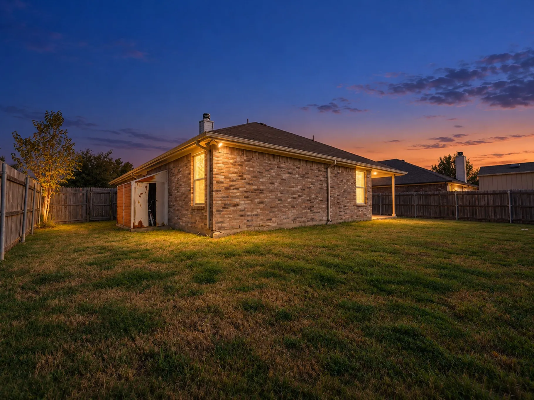 Single Family Residence For Sale in Kaufman County , 217 Windsor, Forney, Texas 75126, 4 Bedroom, 2 Bathroom, 2 Garage spaces, 1,716 Sqft, built in 2001, mls#21391079, Real Estate Agent in Forney, Homes For Sale in Kaufman county, Homes For Sale in Forney, Realtor in Forney Texas, Real Estate Brokerage Independent Realty Texas, Luminita Cordes Realtor