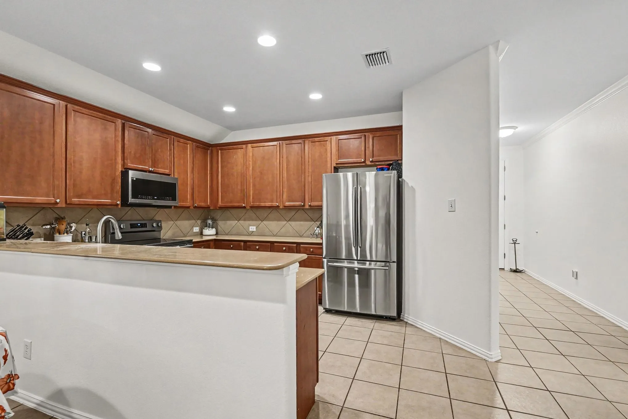 Single Family Residence For Sale in Tarrant County , 8108 Ruse Springs Lane, Fort Worth, Texas 76131, 3 Bedroom, 2 Bathroom, 2 Garage spaces, 1,800 Sqft, built in 2009, mls#21391076, Real Estate Agent in Fort Worth, Homes For Sale in Tarrant county, Homes For Sale in Fort Worth, Realtor in Fort Worth Texas, Real Estate Brokerage Independent Realty Texas, Luminita Cordes Realtor