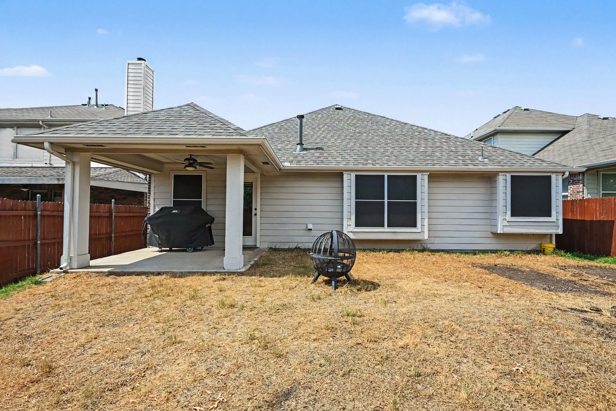 Single Family Residence For Sale in Tarrant County , 8108 Ruse Springs Lane, Fort Worth, Texas 76131, 3 Bedroom, 2 Bathroom, 2 Garage spaces, 1,800 Sqft, built in 2009, mls#21391076, Real Estate Agent in Fort Worth, Homes For Sale in Tarrant county, Homes For Sale in Fort Worth, Realtor in Fort Worth Texas, Real Estate Brokerage Independent Realty Texas, Luminita Cordes Realtor