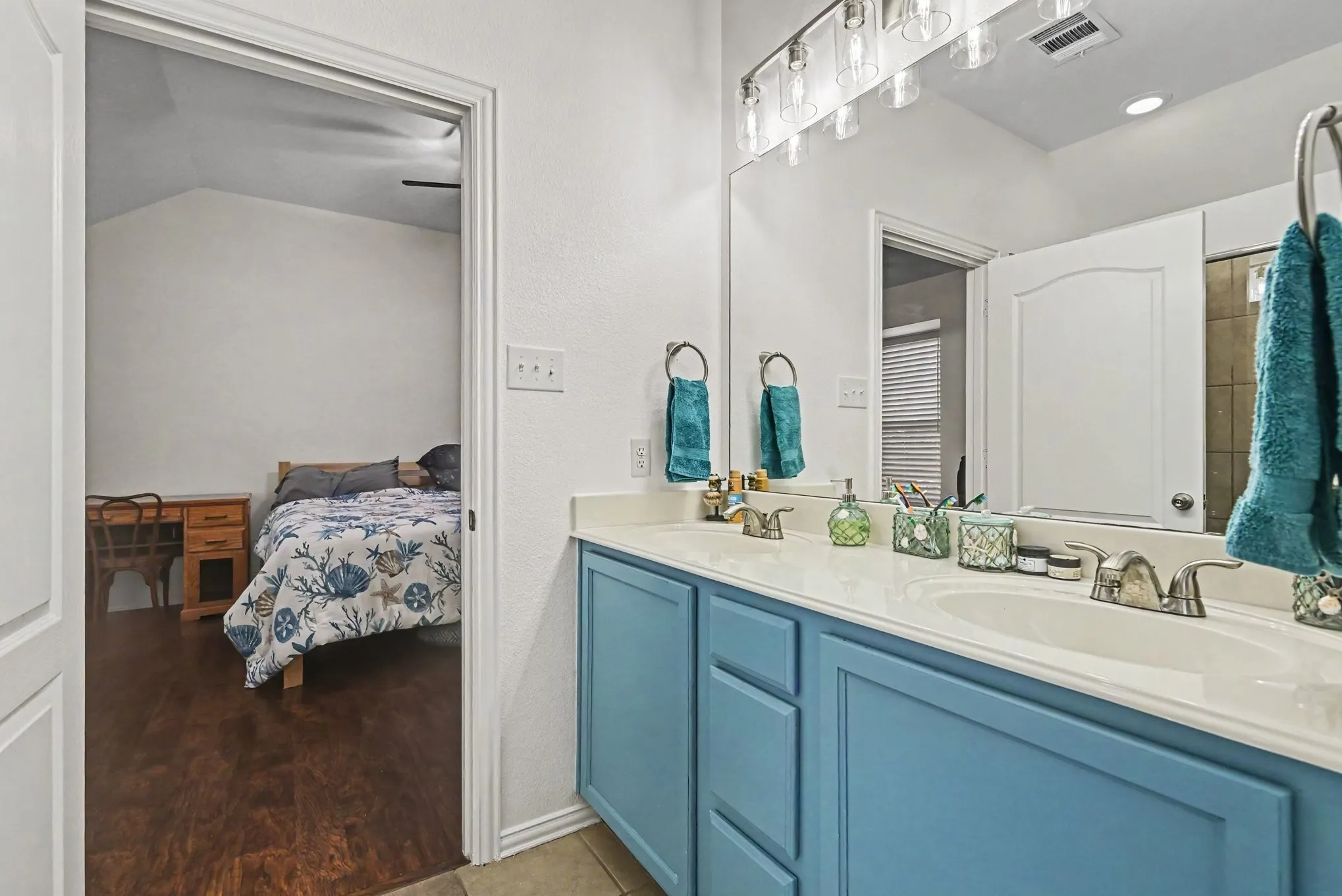 Single Family Residence For Sale in Tarrant County , 8108 Ruse Springs Lane, Fort Worth, Texas 76131, 3 Bedroom, 2 Bathroom, 2 Garage spaces, 1,800 Sqft, built in 2009, mls#21391076, Real Estate Agent in Fort Worth, Homes For Sale in Tarrant county, Homes For Sale in Fort Worth, Realtor in Fort Worth Texas, Real Estate Brokerage Independent Realty Texas, Luminita Cordes Realtor