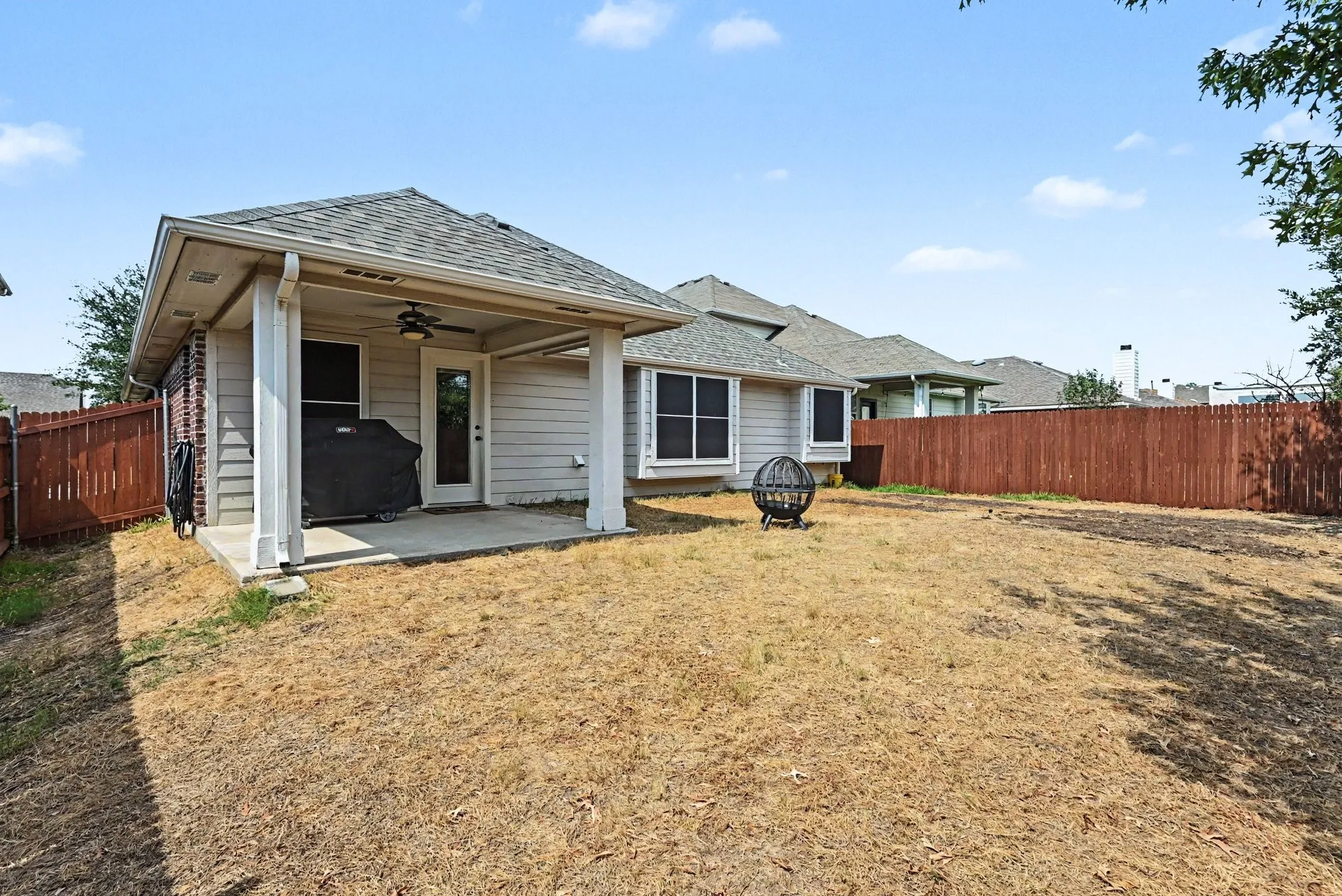 Single Family Residence For Sale in Tarrant County , 8108 Ruse Springs Lane, Fort Worth, Texas 76131, 3 Bedroom, 2 Bathroom, 2 Garage spaces, 1,800 Sqft, built in 2009, mls#21391076, Real Estate Agent in Fort Worth, Homes For Sale in Tarrant county, Homes For Sale in Fort Worth, Realtor in Fort Worth Texas, Real Estate Brokerage Independent Realty Texas, Luminita Cordes Realtor