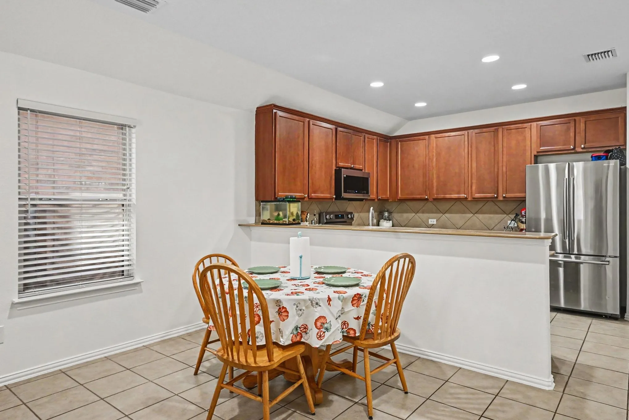 Single Family Residence For Sale in Tarrant County , 8108 Ruse Springs Lane, Fort Worth, Texas 76131, 3 Bedroom, 2 Bathroom, 2 Garage spaces, 1,800 Sqft, built in 2009, mls#21391076, Real Estate Agent in Fort Worth, Homes For Sale in Tarrant county, Homes For Sale in Fort Worth, Realtor in Fort Worth Texas, Real Estate Brokerage Independent Realty Texas, Luminita Cordes Realtor