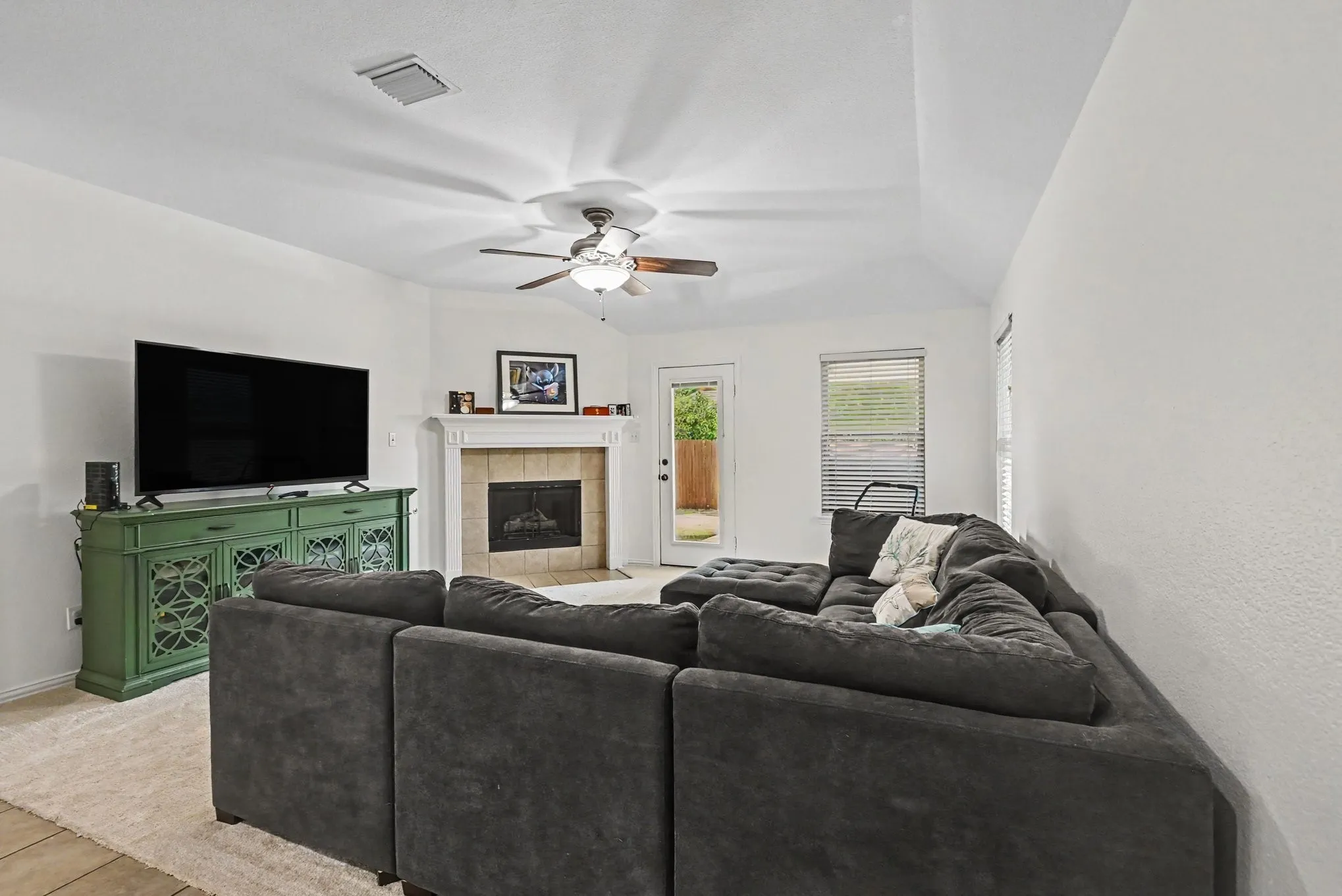 Single Family Residence For Sale in Tarrant County , 8108 Ruse Springs Lane, Fort Worth, Texas 76131, 3 Bedroom, 2 Bathroom, 2 Garage spaces, 1,800 Sqft, built in 2009, mls#21391076, Real Estate Agent in Fort Worth, Homes For Sale in Tarrant county, Homes For Sale in Fort Worth, Realtor in Fort Worth Texas, Real Estate Brokerage Independent Realty Texas, Luminita Cordes Realtor