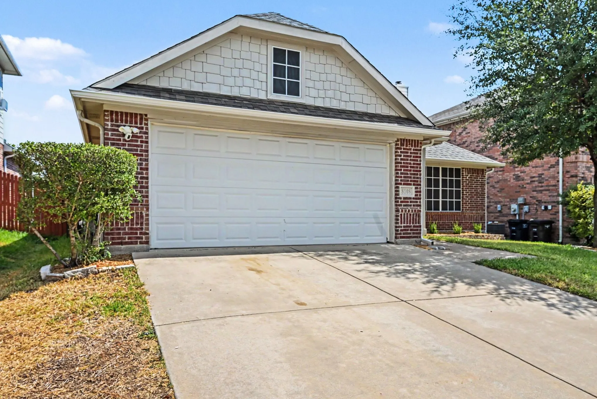 Single Family Residence For Sale in Tarrant County , 8108 Ruse Springs Lane, Fort Worth, Texas 76131, 3 Bedroom, 2 Bathroom, 2 Garage spaces, 1,800 Sqft, built in 2009, mls#21391076, Real Estate Agent in Fort Worth, Homes For Sale in Tarrant county, Homes For Sale in Fort Worth, Realtor in Fort Worth Texas, Real Estate Brokerage Independent Realty Texas, Luminita Cordes Realtor