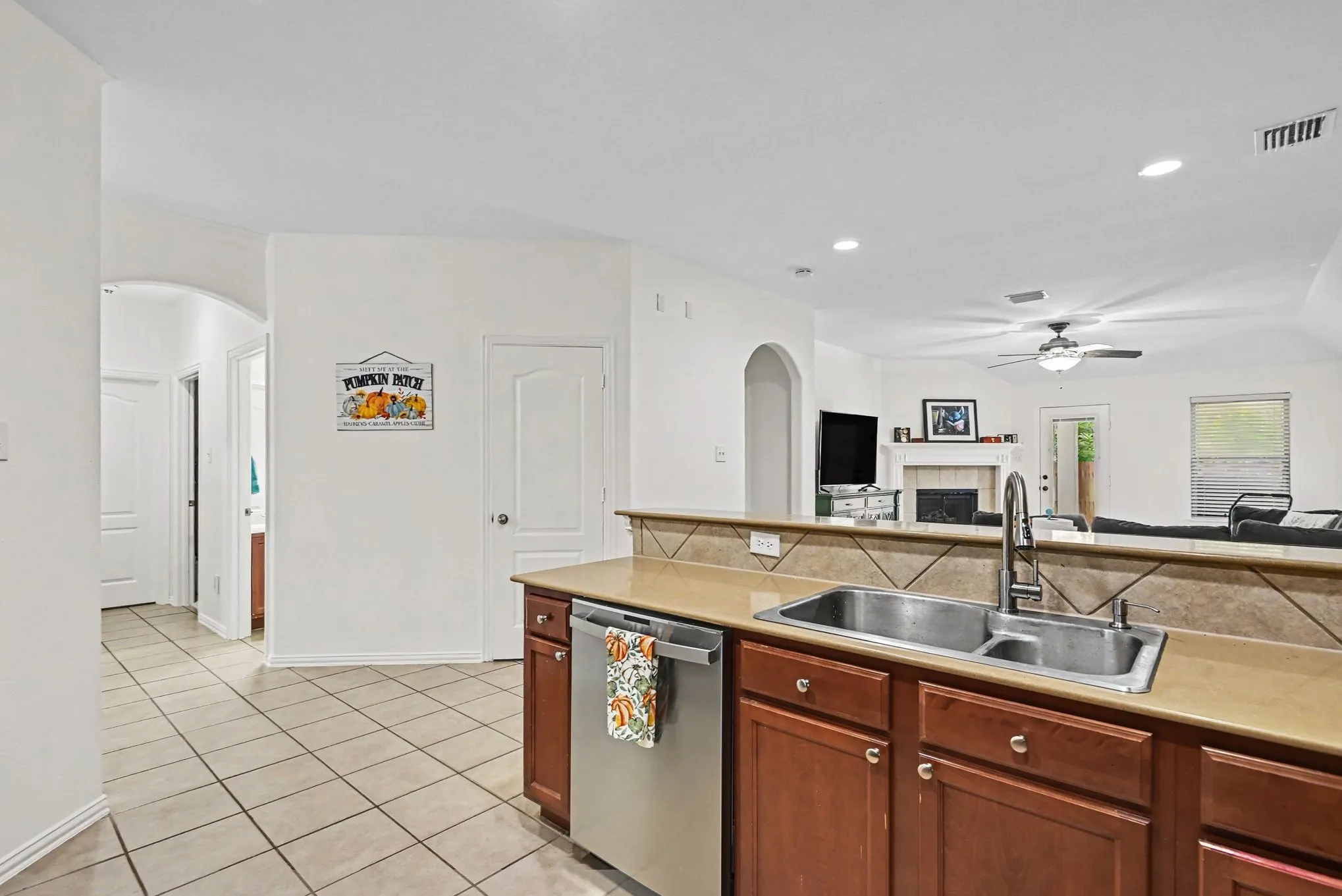 Single Family Residence For Sale in Tarrant County , 8108 Ruse Springs Lane, Fort Worth, Texas 76131, 3 Bedroom, 2 Bathroom, 2 Garage spaces, 1,800 Sqft, built in 2009, mls#21391076, Real Estate Agent in Fort Worth, Homes For Sale in Tarrant county, Homes For Sale in Fort Worth, Realtor in Fort Worth Texas, Real Estate Brokerage Independent Realty Texas, Luminita Cordes Realtor