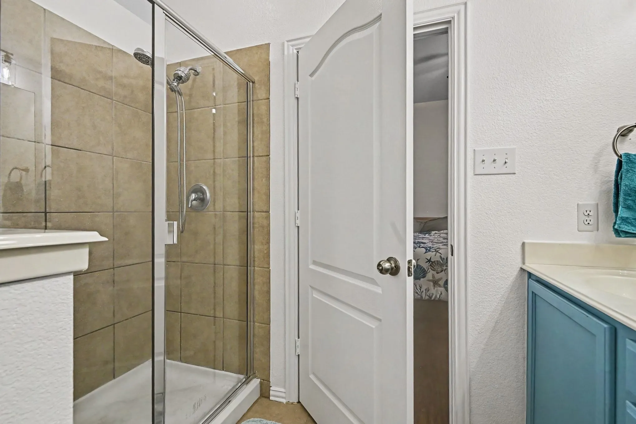 Single Family Residence For Sale in Tarrant County , 8108 Ruse Springs Lane, Fort Worth, Texas 76131, 3 Bedroom, 2 Bathroom, 2 Garage spaces, 1,800 Sqft, built in 2009, mls#21391076, Real Estate Agent in Fort Worth, Homes For Sale in Tarrant county, Homes For Sale in Fort Worth, Realtor in Fort Worth Texas, Real Estate Brokerage Independent Realty Texas, Luminita Cordes Realtor