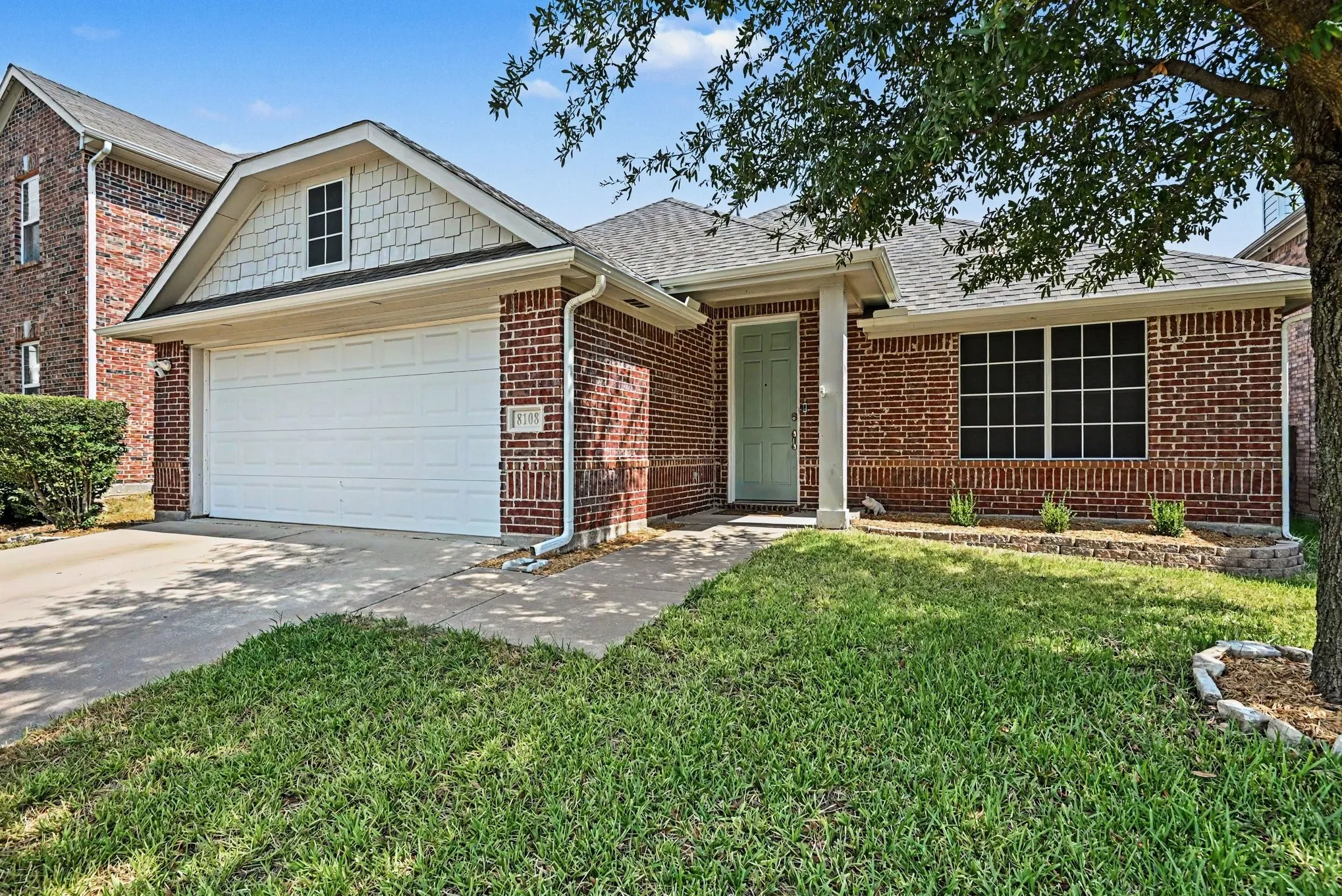 Single Family Residence For Sale in Tarrant County , 8108 Ruse Springs Lane, Fort Worth, Texas 76131, 3 Bedroom, 2 Bathroom, 2 Garage spaces, 1,800 Sqft, built in 2009, mls#21391076, Real Estate Agent in Fort Worth, Homes For Sale in Tarrant county, Homes For Sale in Fort Worth, Realtor in Fort Worth Texas, Real Estate Brokerage Independent Realty Texas, Luminita Cordes Realtor