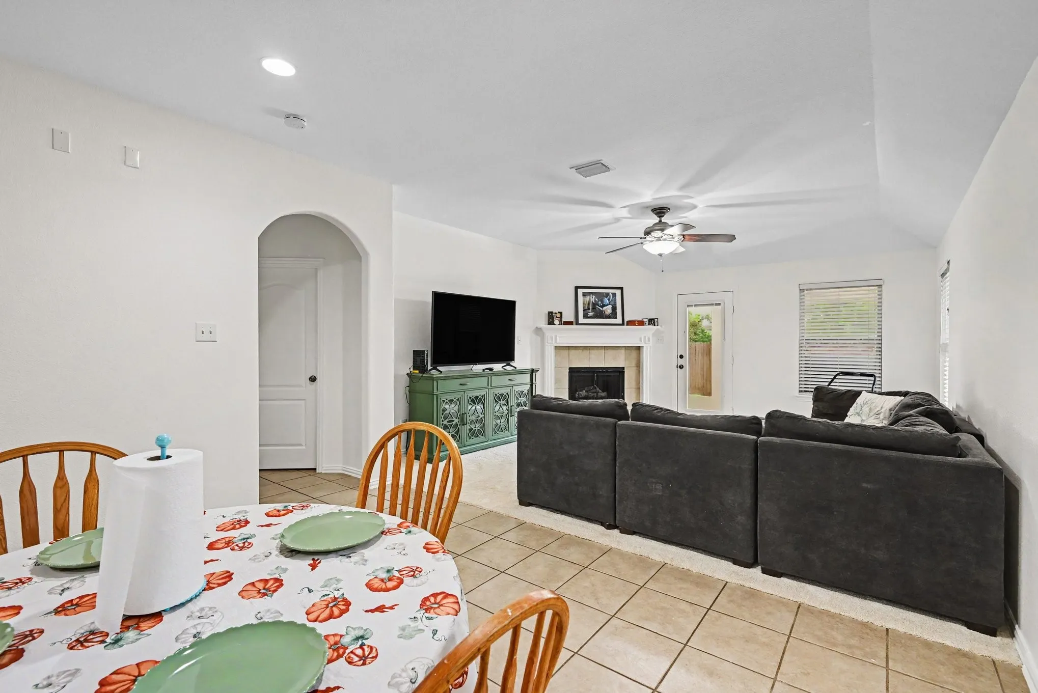 Single Family Residence For Sale in Tarrant County , 8108 Ruse Springs Lane, Fort Worth, Texas 76131, 3 Bedroom, 2 Bathroom, 2 Garage spaces, 1,800 Sqft, built in 2009, mls#21391076, Real Estate Agent in Fort Worth, Homes For Sale in Tarrant county, Homes For Sale in Fort Worth, Realtor in Fort Worth Texas, Real Estate Brokerage Independent Realty Texas, Luminita Cordes Realtor