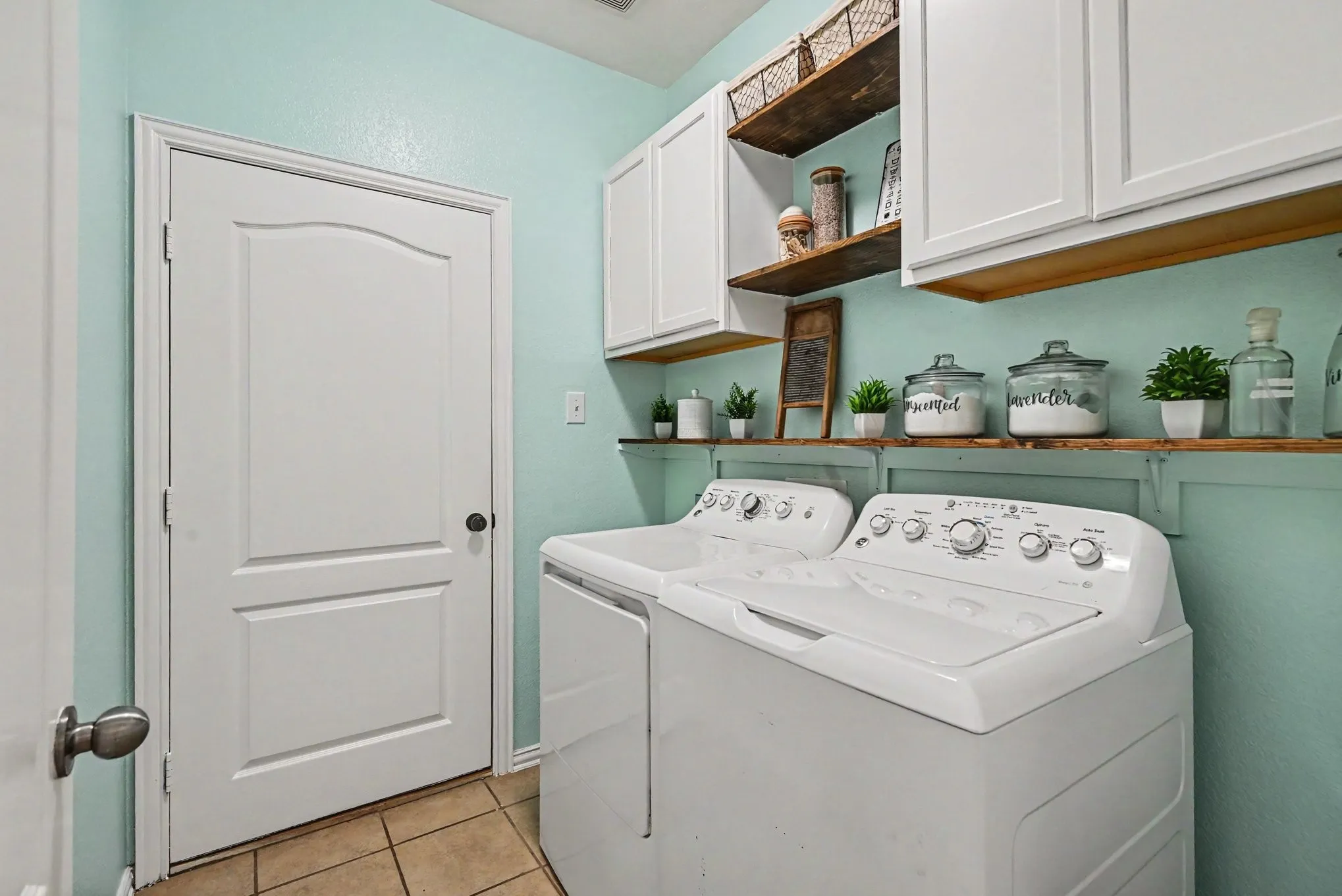 Single Family Residence For Sale in Tarrant County , 8108 Ruse Springs Lane, Fort Worth, Texas 76131, 3 Bedroom, 2 Bathroom, 2 Garage spaces, 1,800 Sqft, built in 2009, mls#21391076, Real Estate Agent in Fort Worth, Homes For Sale in Tarrant county, Homes For Sale in Fort Worth, Realtor in Fort Worth Texas, Real Estate Brokerage Independent Realty Texas, Luminita Cordes Realtor