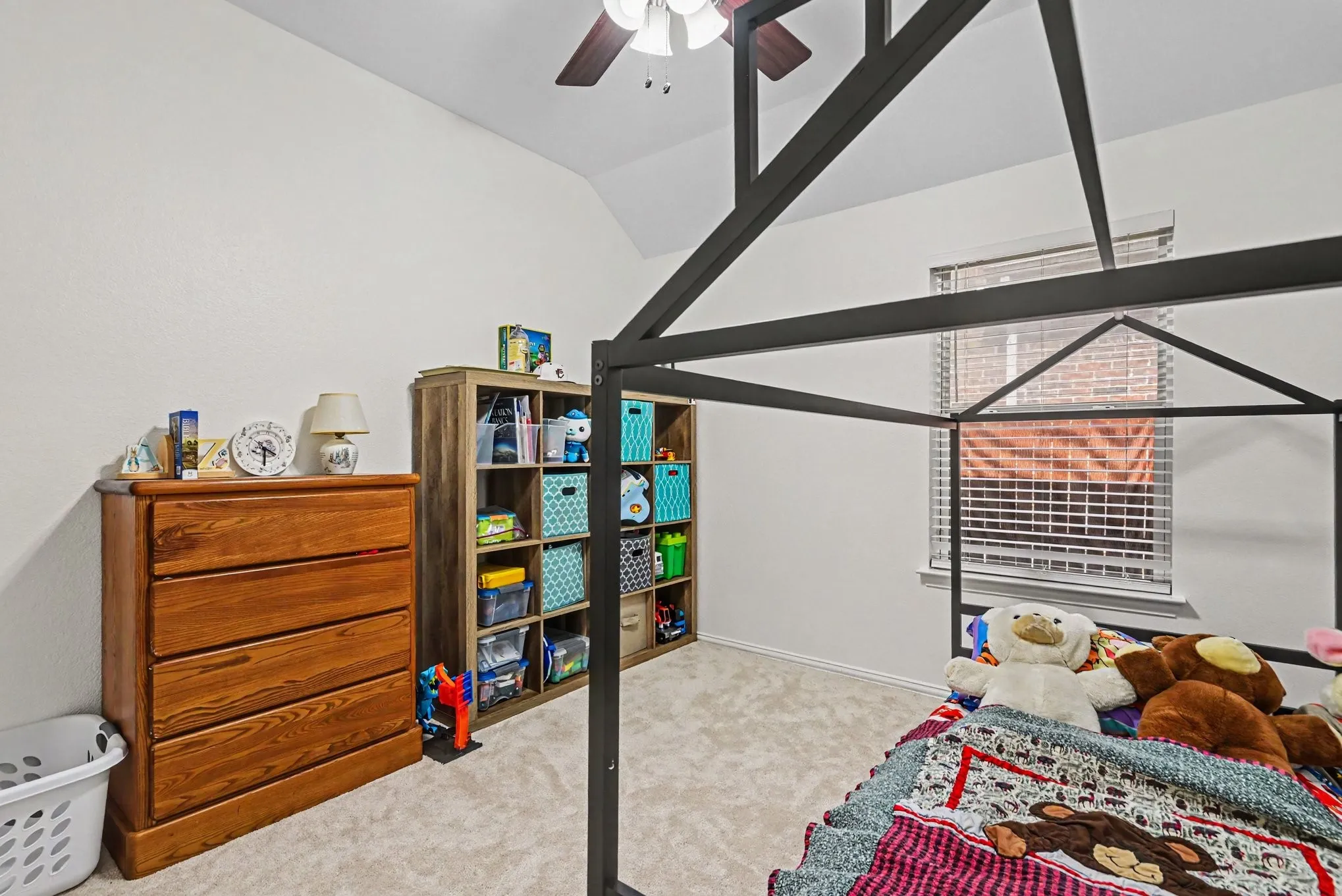 Single Family Residence For Sale in Tarrant County , 8108 Ruse Springs Lane, Fort Worth, Texas 76131, 3 Bedroom, 2 Bathroom, 2 Garage spaces, 1,800 Sqft, built in 2009, mls#21391076, Real Estate Agent in Fort Worth, Homes For Sale in Tarrant county, Homes For Sale in Fort Worth, Realtor in Fort Worth Texas, Real Estate Brokerage Independent Realty Texas, Luminita Cordes Realtor