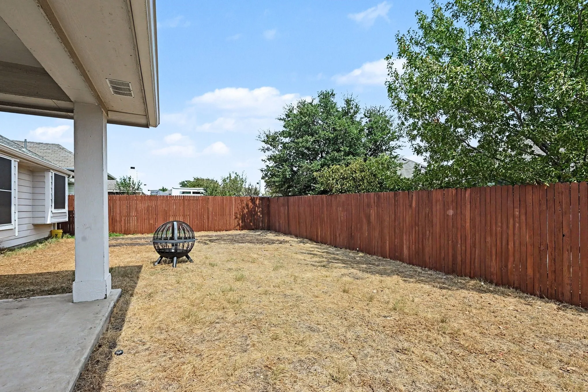 Single Family Residence For Sale in Tarrant County , 8108 Ruse Springs Lane, Fort Worth, Texas 76131, 3 Bedroom, 2 Bathroom, 2 Garage spaces, 1,800 Sqft, built in 2009, mls#21391076, Real Estate Agent in Fort Worth, Homes For Sale in Tarrant county, Homes For Sale in Fort Worth, Realtor in Fort Worth Texas, Real Estate Brokerage Independent Realty Texas, Luminita Cordes Realtor