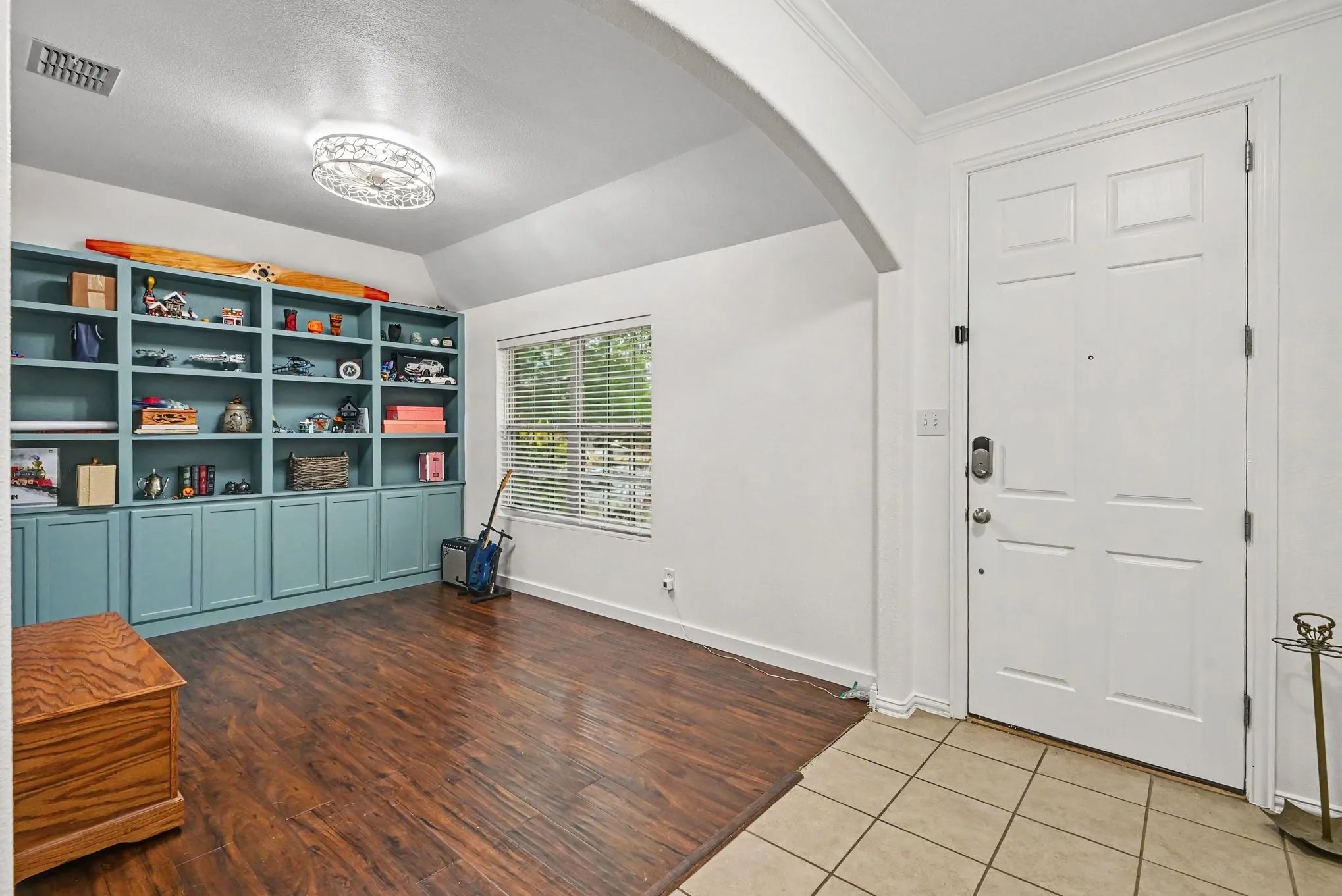 Single Family Residence For Sale in Tarrant County , 8108 Ruse Springs Lane, Fort Worth, Texas 76131, 3 Bedroom, 2 Bathroom, 2 Garage spaces, 1,800 Sqft, built in 2009, mls#21391076, Real Estate Agent in Fort Worth, Homes For Sale in Tarrant county, Homes For Sale in Fort Worth, Realtor in Fort Worth Texas, Real Estate Brokerage Independent Realty Texas, Luminita Cordes Realtor
