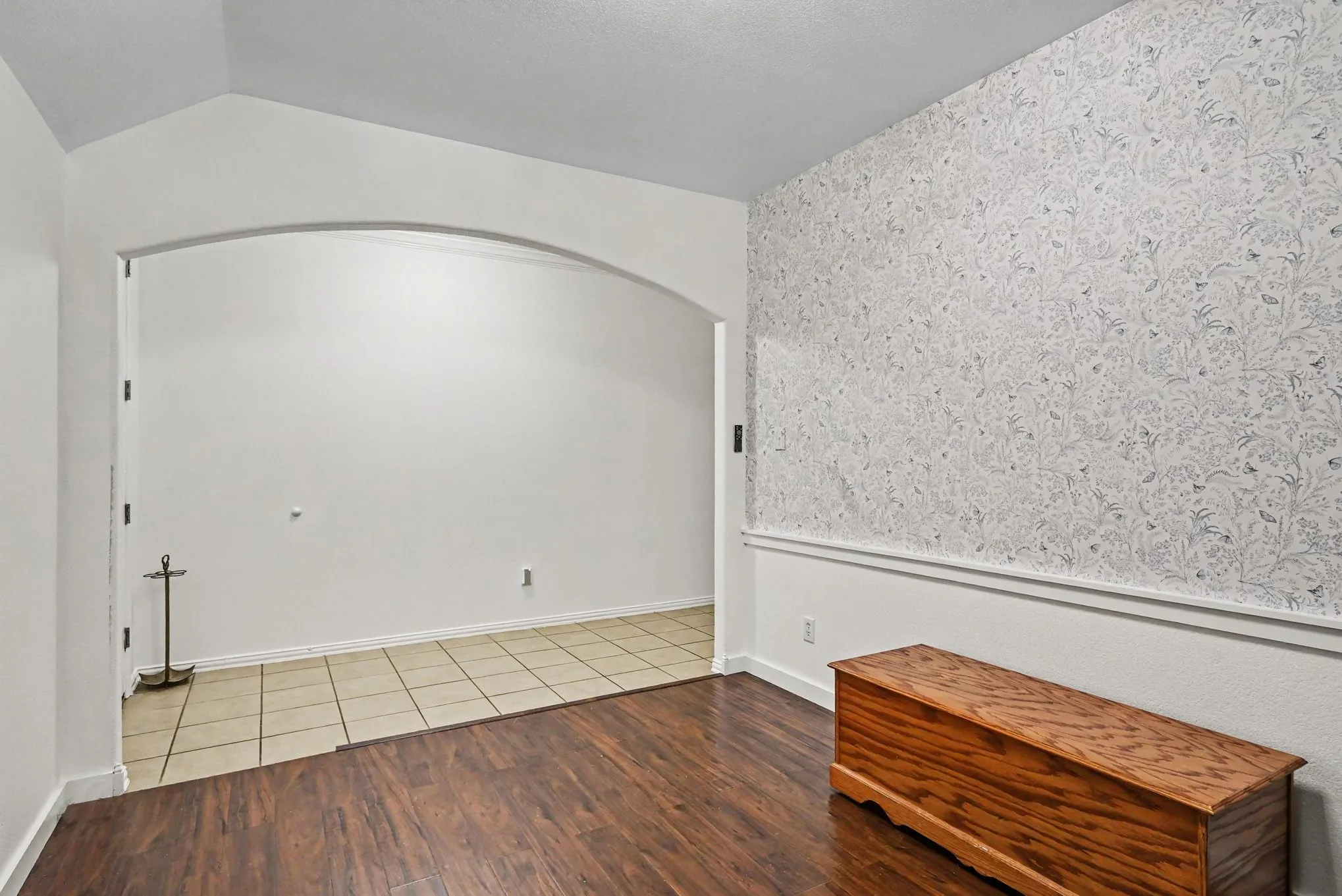 Single Family Residence For Sale in Tarrant County , 8108 Ruse Springs Lane, Fort Worth, Texas 76131, 3 Bedroom, 2 Bathroom, 2 Garage spaces, 1,800 Sqft, built in 2009, mls#21391076, Real Estate Agent in Fort Worth, Homes For Sale in Tarrant county, Homes For Sale in Fort Worth, Realtor in Fort Worth Texas, Real Estate Brokerage Independent Realty Texas, Luminita Cordes Realtor