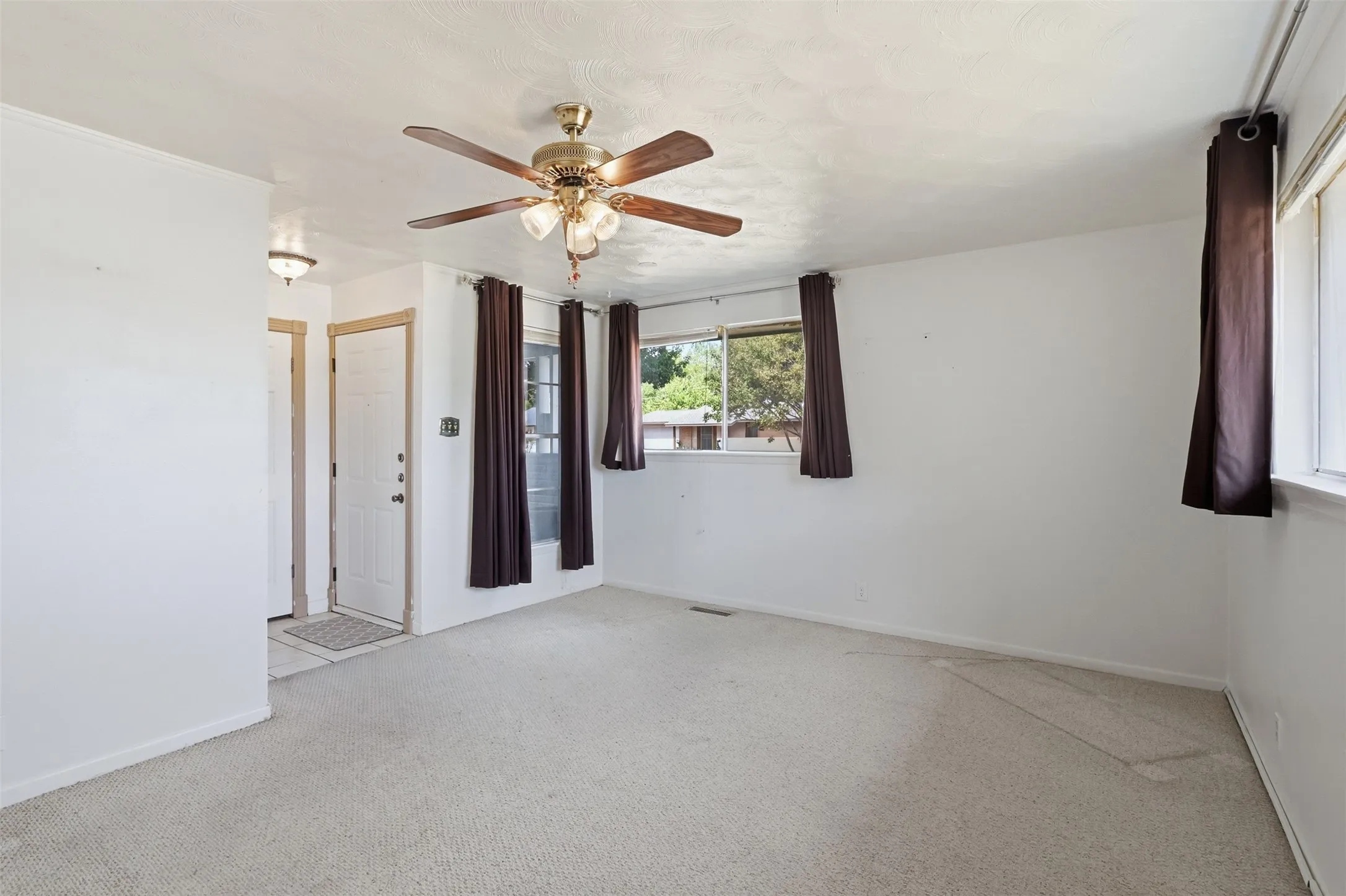 Single Family Residence For Sale in Dallas County , 1702 Bristol Court S, Irving, Texas 75062, 3 Bedroom, 2 Bathroom, 2 Garage spaces, 1,507 Sqft, built in 1959, mls#21390879, Real Estate Agent in Irving, Homes For Sale in Dallas county, Homes For Sale in Irving, Realtor in Irving Texas, Real Estate Brokerage Independent Realty Texas, Luminita Cordes Realtor