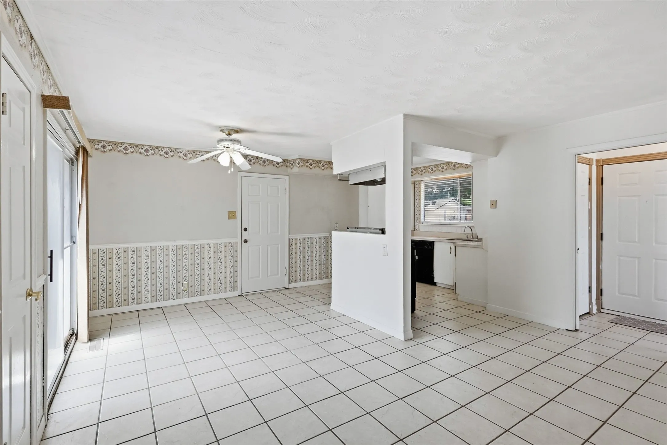 Single Family Residence For Sale in Dallas County , 1702 Bristol Court S, Irving, Texas 75062, 3 Bedroom, 2 Bathroom, 2 Garage spaces, 1,507 Sqft, built in 1959, mls#21390879, Real Estate Agent in Irving, Homes For Sale in Dallas county, Homes For Sale in Irving, Realtor in Irving Texas, Real Estate Brokerage Independent Realty Texas, Luminita Cordes Realtor