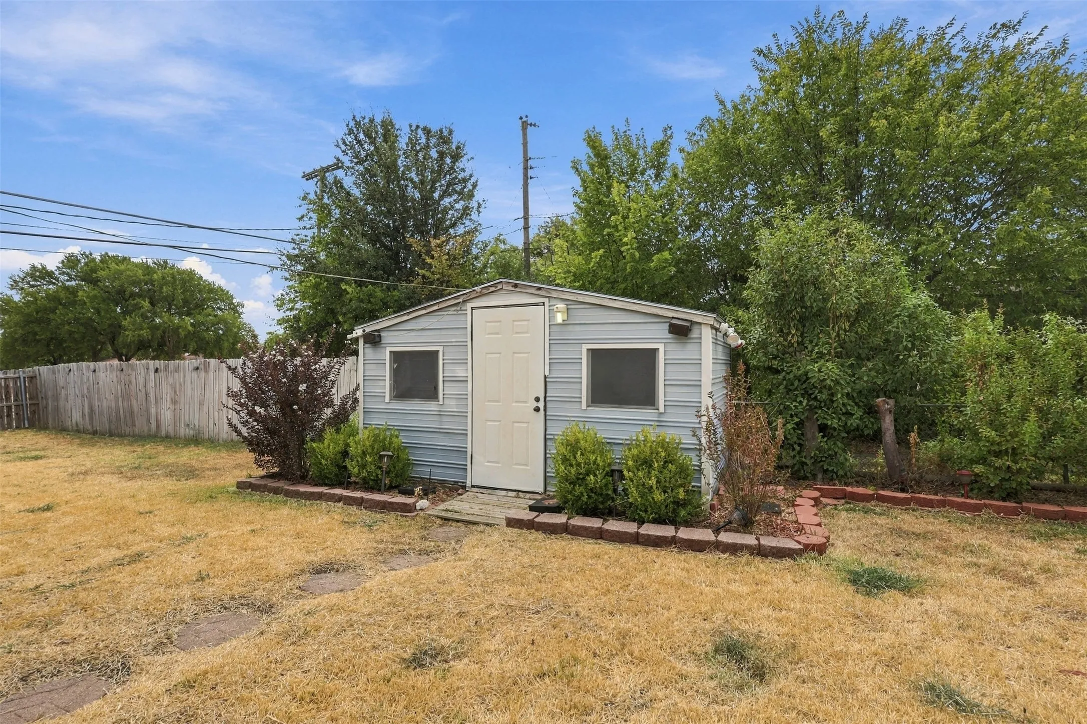 Single Family Residence For Sale in Dallas County , 1702 Bristol Court S, Irving, Texas 75062, 3 Bedroom, 2 Bathroom, 2 Garage spaces, 1,507 Sqft, built in 1959, mls#21390879, Real Estate Agent in Irving, Homes For Sale in Dallas county, Homes For Sale in Irving, Realtor in Irving Texas, Real Estate Brokerage Independent Realty Texas, Luminita Cordes Realtor