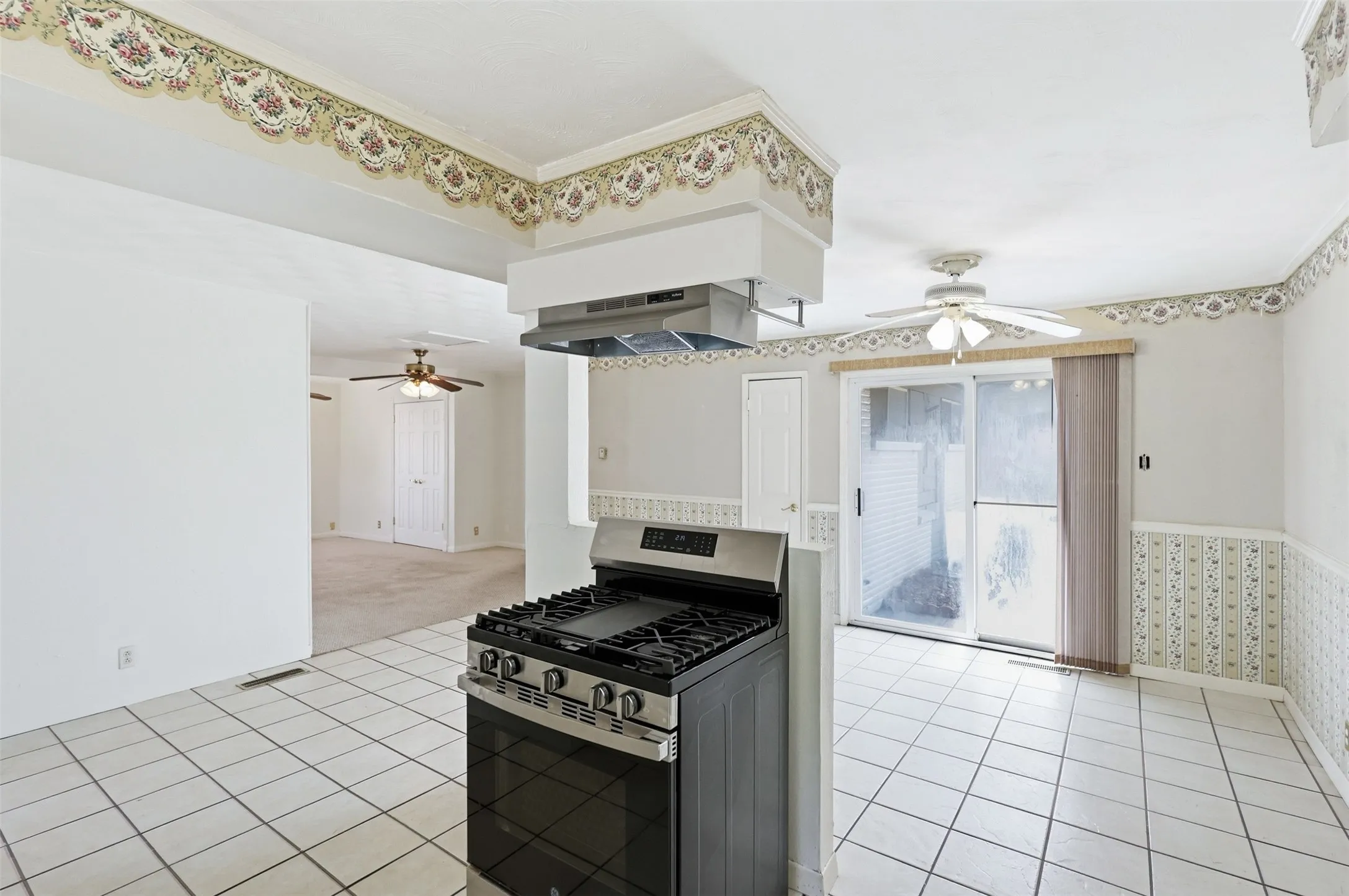 Single Family Residence For Sale in Dallas County , 1702 Bristol Court S, Irving, Texas 75062, 3 Bedroom, 2 Bathroom, 2 Garage spaces, 1,507 Sqft, built in 1959, mls#21390879, Real Estate Agent in Irving, Homes For Sale in Dallas county, Homes For Sale in Irving, Realtor in Irving Texas, Real Estate Brokerage Independent Realty Texas, Luminita Cordes Realtor