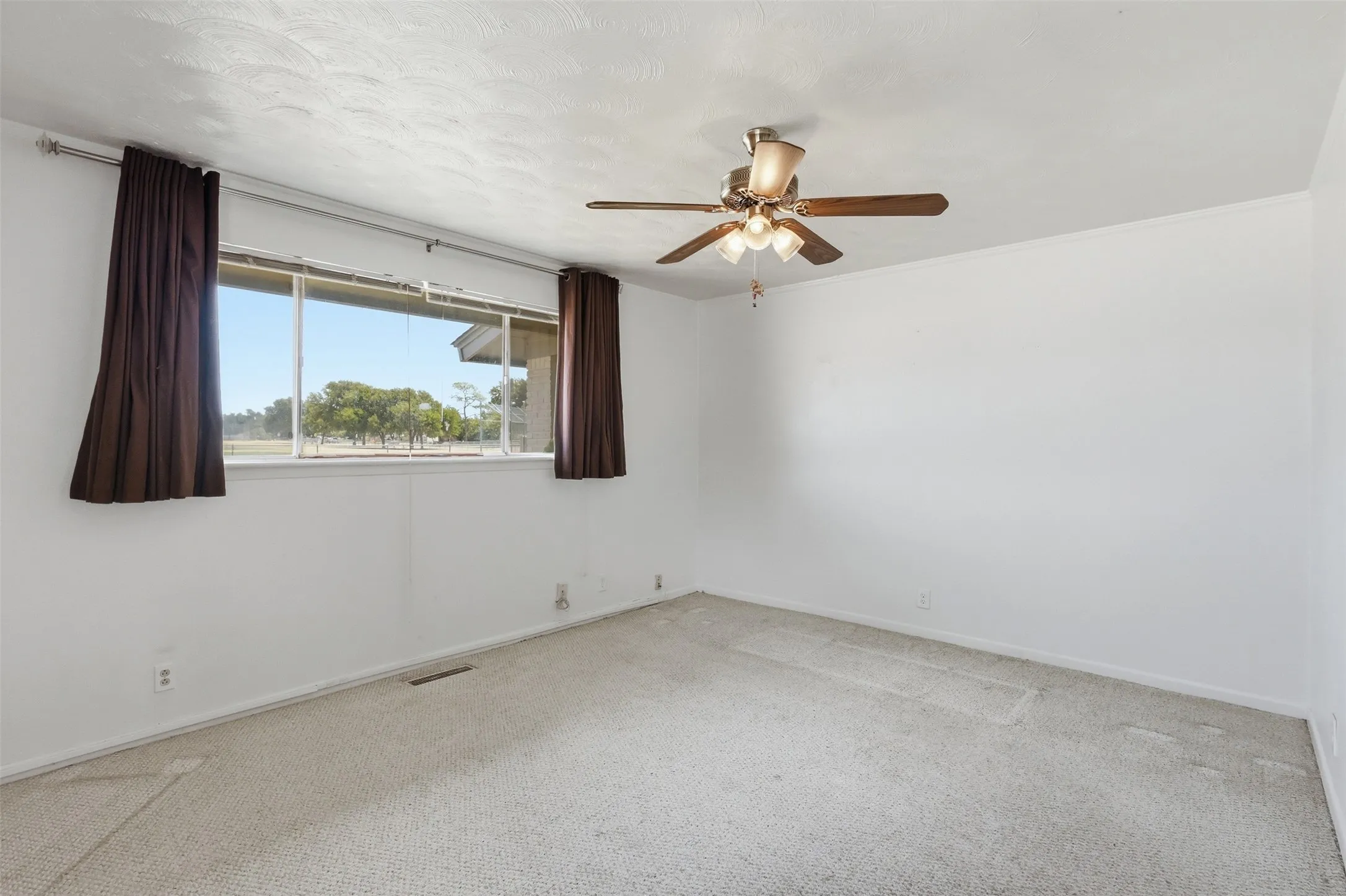 Single Family Residence For Sale in Dallas County , 1702 Bristol Court S, Irving, Texas 75062, 3 Bedroom, 2 Bathroom, 2 Garage spaces, 1,507 Sqft, built in 1959, mls#21390879, Real Estate Agent in Irving, Homes For Sale in Dallas county, Homes For Sale in Irving, Realtor in Irving Texas, Real Estate Brokerage Independent Realty Texas, Luminita Cordes Realtor