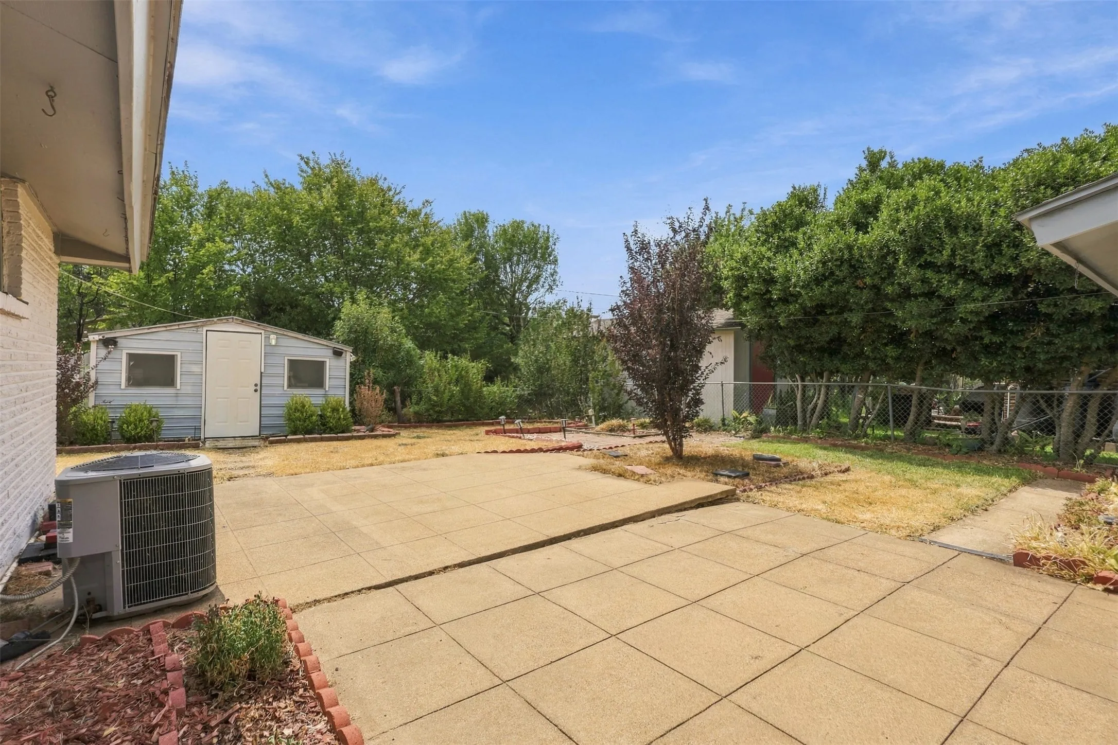 Single Family Residence For Sale in Dallas County , 1702 Bristol Court S, Irving, Texas 75062, 3 Bedroom, 2 Bathroom, 2 Garage spaces, 1,507 Sqft, built in 1959, mls#21390879, Real Estate Agent in Irving, Homes For Sale in Dallas county, Homes For Sale in Irving, Realtor in Irving Texas, Real Estate Brokerage Independent Realty Texas, Luminita Cordes Realtor