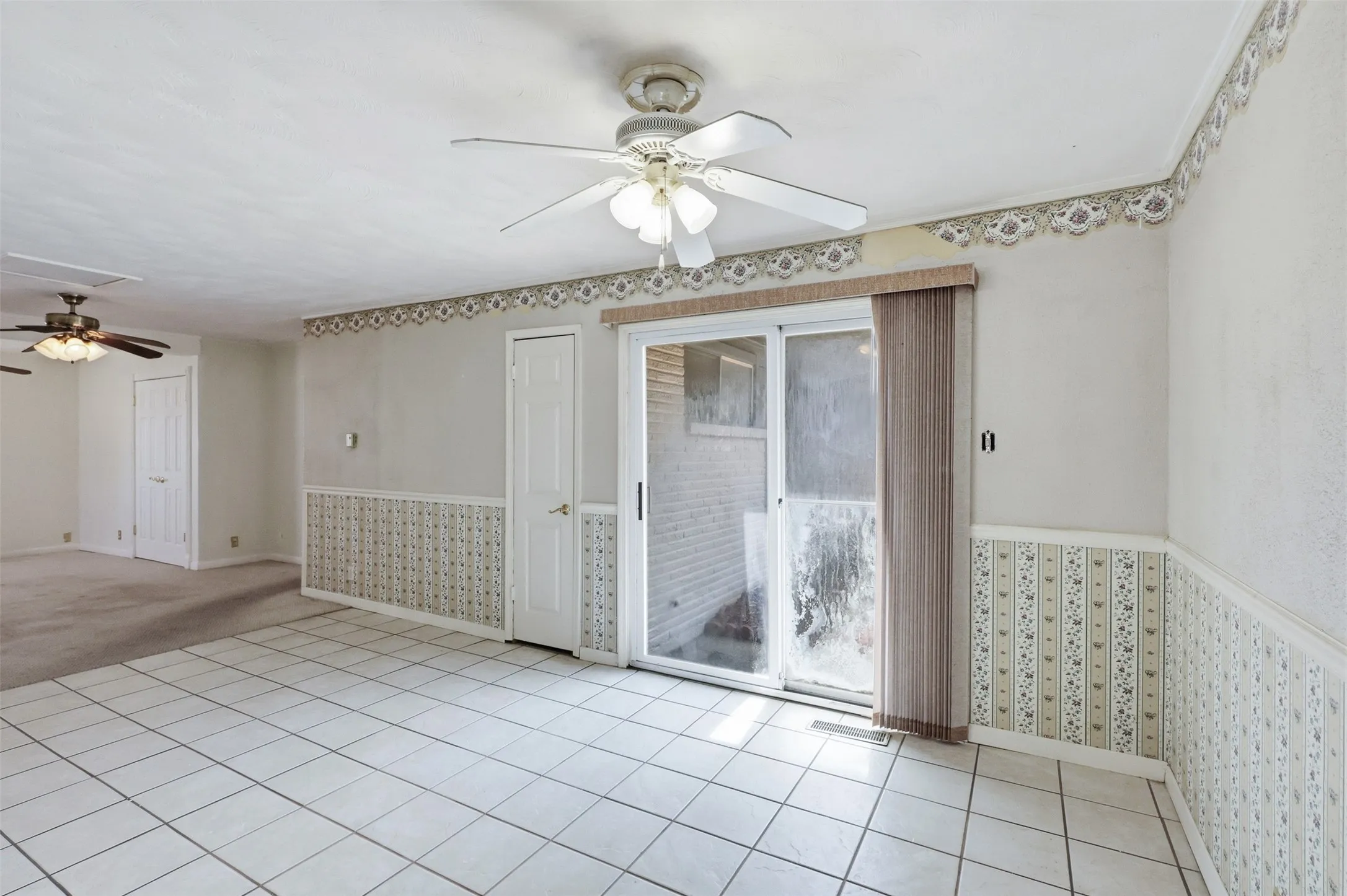 Single Family Residence For Sale in Dallas County , 1702 Bristol Court S, Irving, Texas 75062, 3 Bedroom, 2 Bathroom, 2 Garage spaces, 1,507 Sqft, built in 1959, mls#21390879, Real Estate Agent in Irving, Homes For Sale in Dallas county, Homes For Sale in Irving, Realtor in Irving Texas, Real Estate Brokerage Independent Realty Texas, Luminita Cordes Realtor