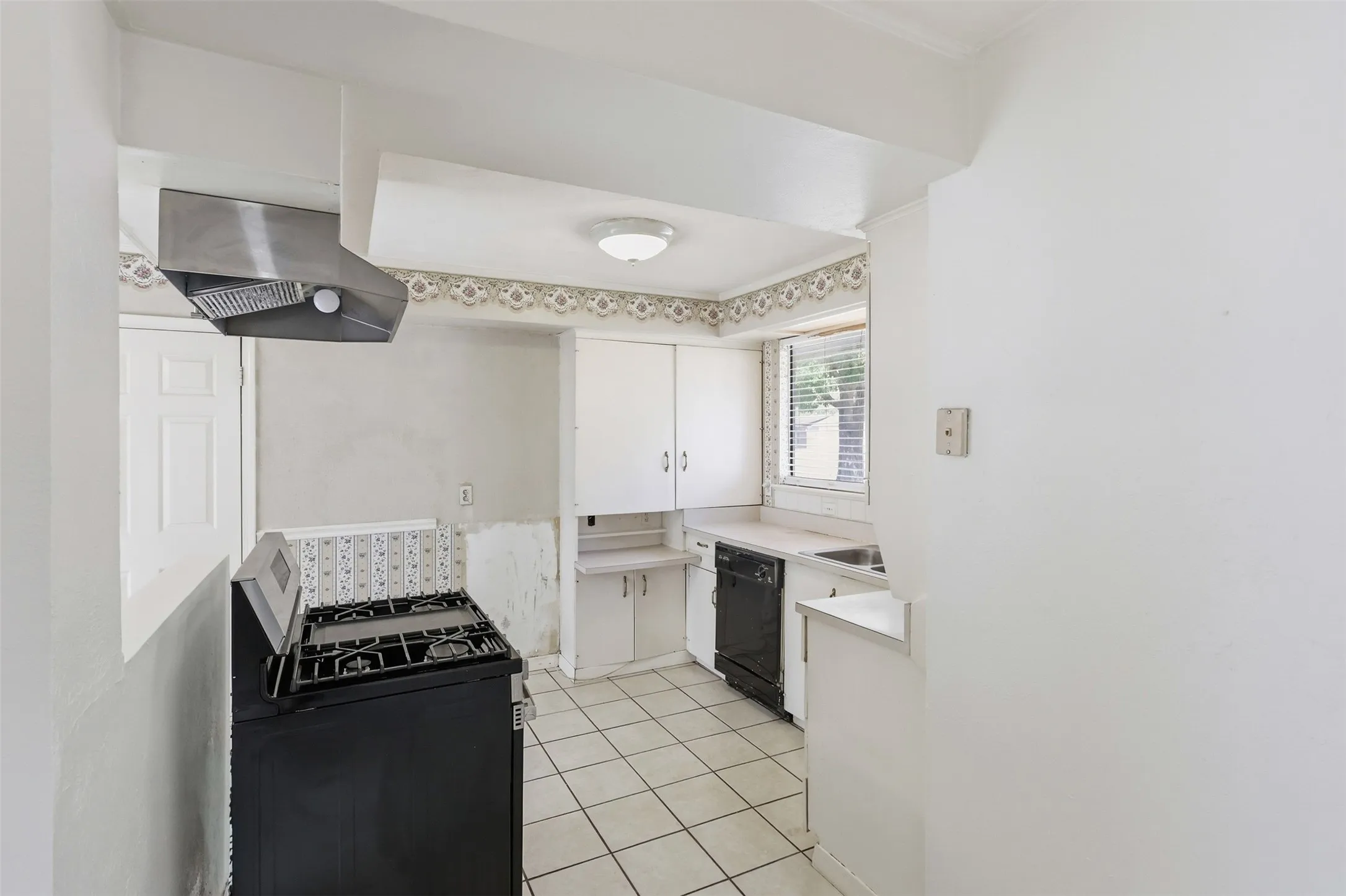Single Family Residence For Sale in Dallas County , 1702 Bristol Court S, Irving, Texas 75062, 3 Bedroom, 2 Bathroom, 2 Garage spaces, 1,507 Sqft, built in 1959, mls#21390879, Real Estate Agent in Irving, Homes For Sale in Dallas county, Homes For Sale in Irving, Realtor in Irving Texas, Real Estate Brokerage Independent Realty Texas, Luminita Cordes Realtor
