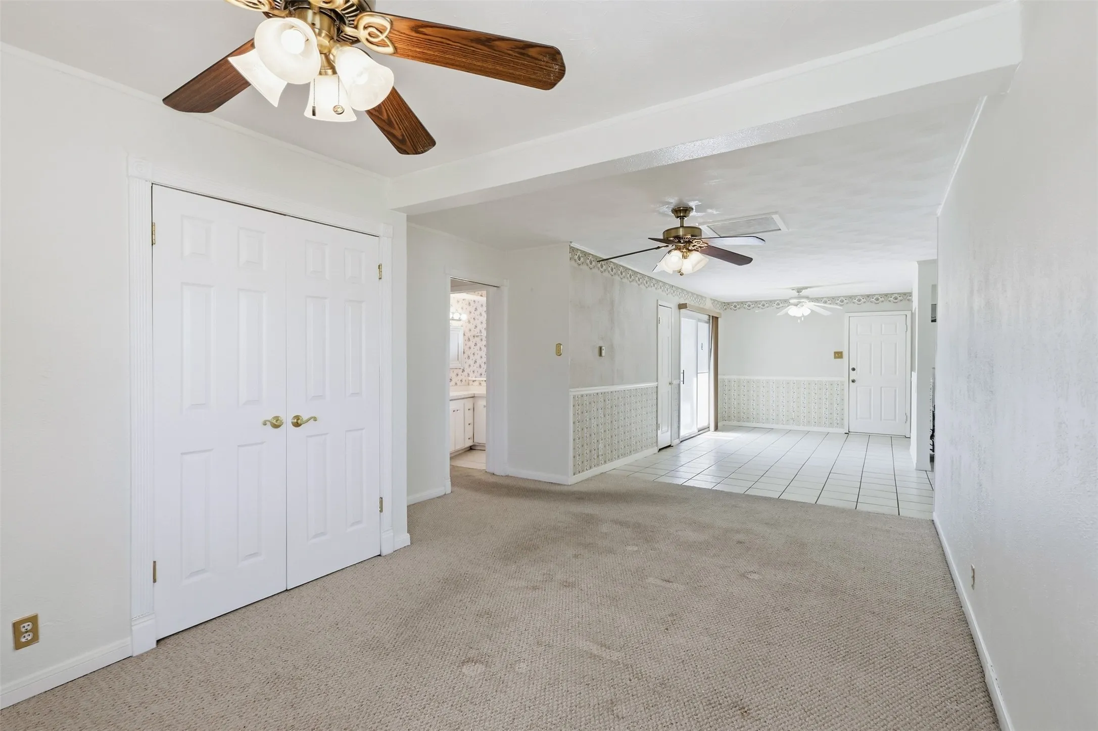 Single Family Residence For Sale in Dallas County , 1702 Bristol Court S, Irving, Texas 75062, 3 Bedroom, 2 Bathroom, 2 Garage spaces, 1,507 Sqft, built in 1959, mls#21390879, Real Estate Agent in Irving, Homes For Sale in Dallas county, Homes For Sale in Irving, Realtor in Irving Texas, Real Estate Brokerage Independent Realty Texas, Luminita Cordes Realtor