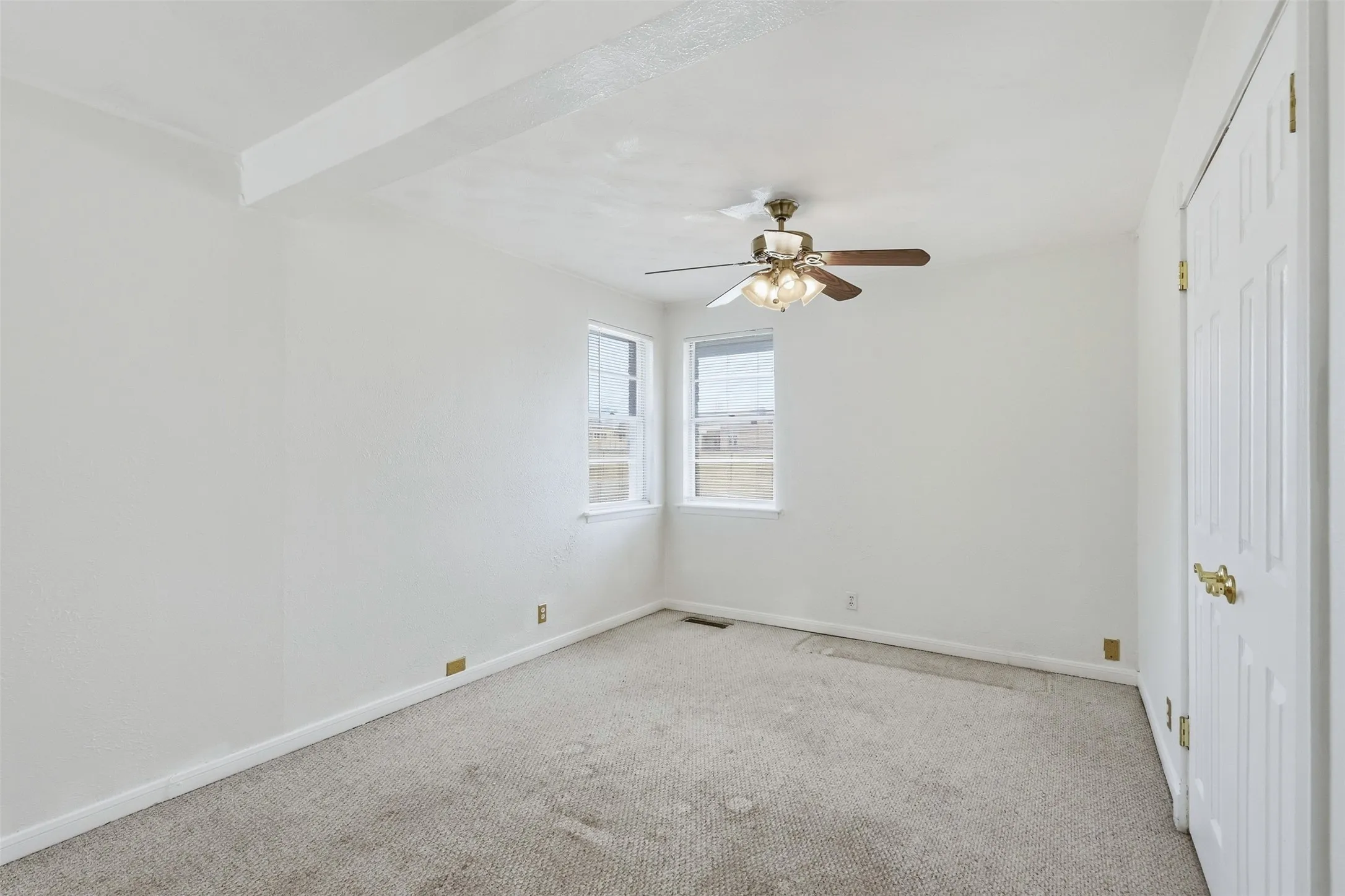 Single Family Residence For Sale in Dallas County , 1702 Bristol Court S, Irving, Texas 75062, 3 Bedroom, 2 Bathroom, 2 Garage spaces, 1,507 Sqft, built in 1959, mls#21390879, Real Estate Agent in Irving, Homes For Sale in Dallas county, Homes For Sale in Irving, Realtor in Irving Texas, Real Estate Brokerage Independent Realty Texas, Luminita Cordes Realtor