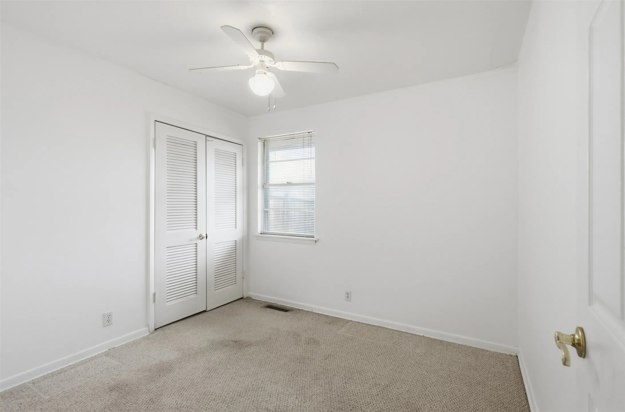 Single Family Residence For Sale in Dallas County , 1702 Bristol Court S, Irving, Texas 75062, 3 Bedroom, 2 Bathroom, 2 Garage spaces, 1,507 Sqft, built in 1959, mls#21390879, Real Estate Agent in Irving, Homes For Sale in Dallas county, Homes For Sale in Irving, Realtor in Irving Texas, Real Estate Brokerage Independent Realty Texas, Luminita Cordes Realtor