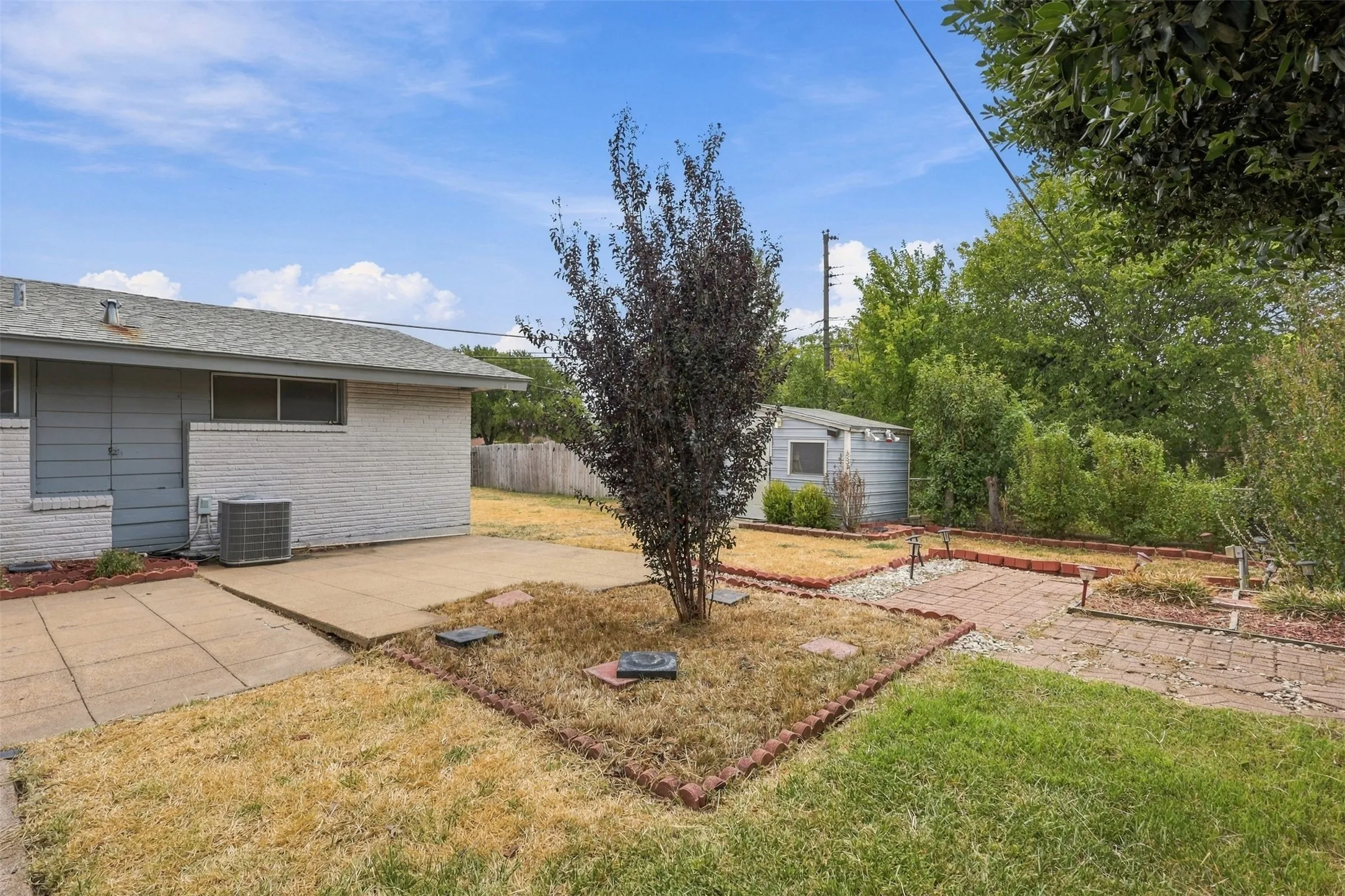 Single Family Residence For Sale in Dallas County , 1702 Bristol Court S, Irving, Texas 75062, 3 Bedroom, 2 Bathroom, 2 Garage spaces, 1,507 Sqft, built in 1959, mls#21390879, Real Estate Agent in Irving, Homes For Sale in Dallas county, Homes For Sale in Irving, Realtor in Irving Texas, Real Estate Brokerage Independent Realty Texas, Luminita Cordes Realtor