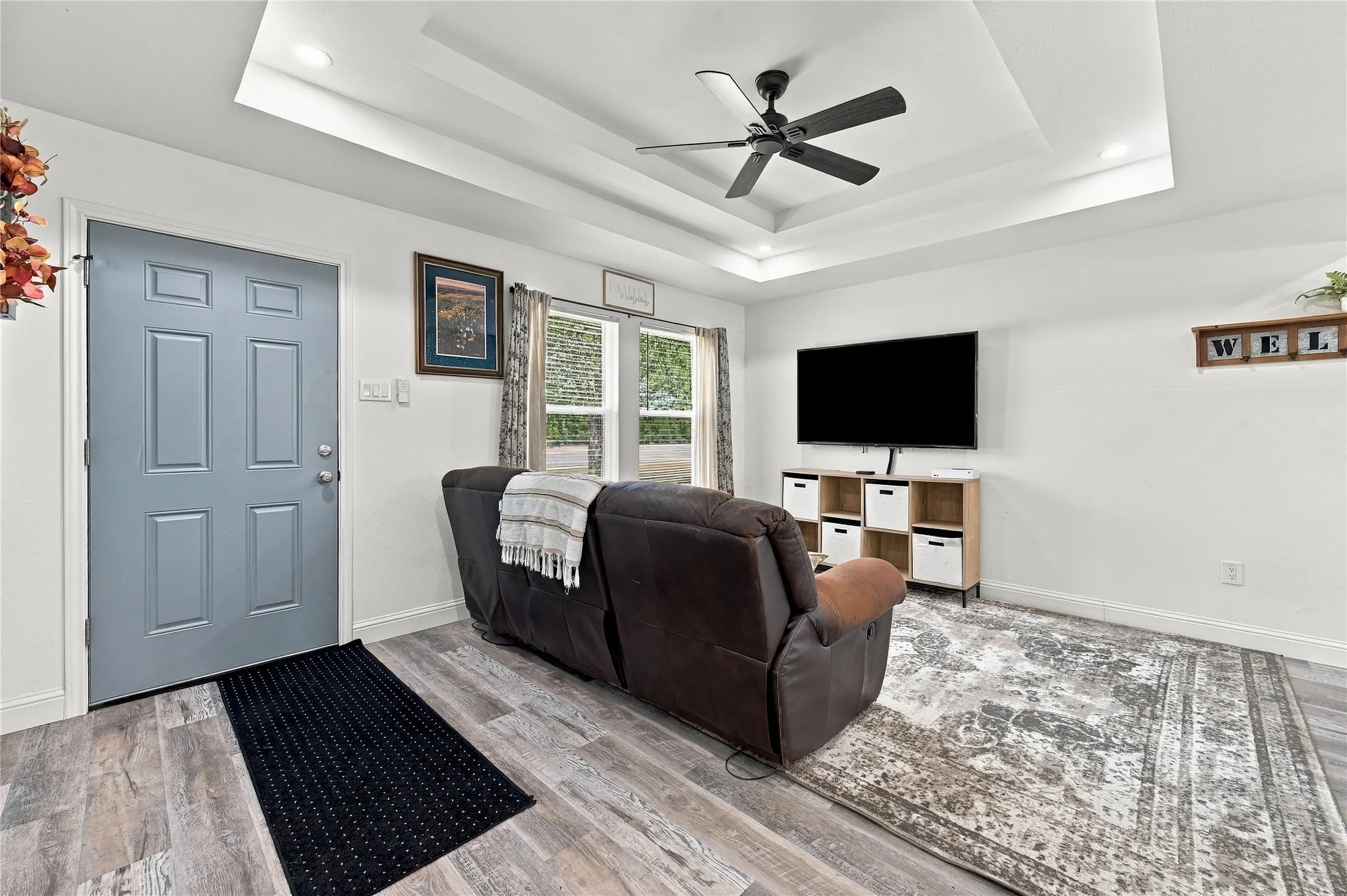 Single Family Residence For Sale in Ellis County , 900 N Grand Avenue, Waxahachie, Texas 75165, 3 Bedroom, 2 Bathroom, Garage spaces, 1,087 Sqft, built in 1987, mls#21391083, Real Estate Agent in Waxahachie, Homes For Sale in Ellis county, Homes For Sale in Waxahachie, Realtor in Waxahachie Texas, Real Estate Brokerage Independent Realty Texas, Luminita Cordes Realtor