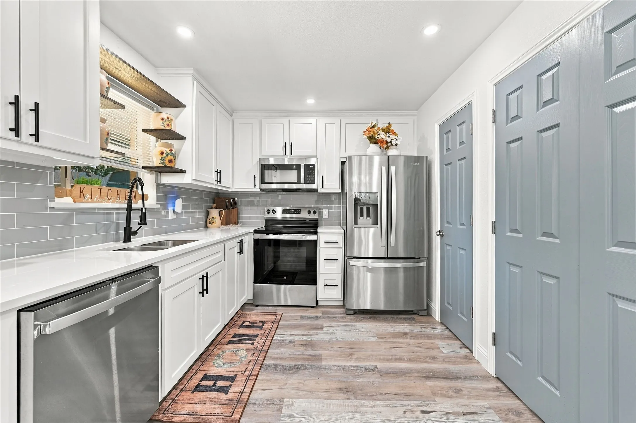 Single Family Residence For Sale in Ellis County , 900 N Grand Avenue, Waxahachie, Texas 75165, 3 Bedroom, 2 Bathroom, Garage spaces, 1,087 Sqft, built in 1987, mls#21391083, Real Estate Agent in Waxahachie, Homes For Sale in Ellis county, Homes For Sale in Waxahachie, Realtor in Waxahachie Texas, Real Estate Brokerage Independent Realty Texas, Luminita Cordes Realtor