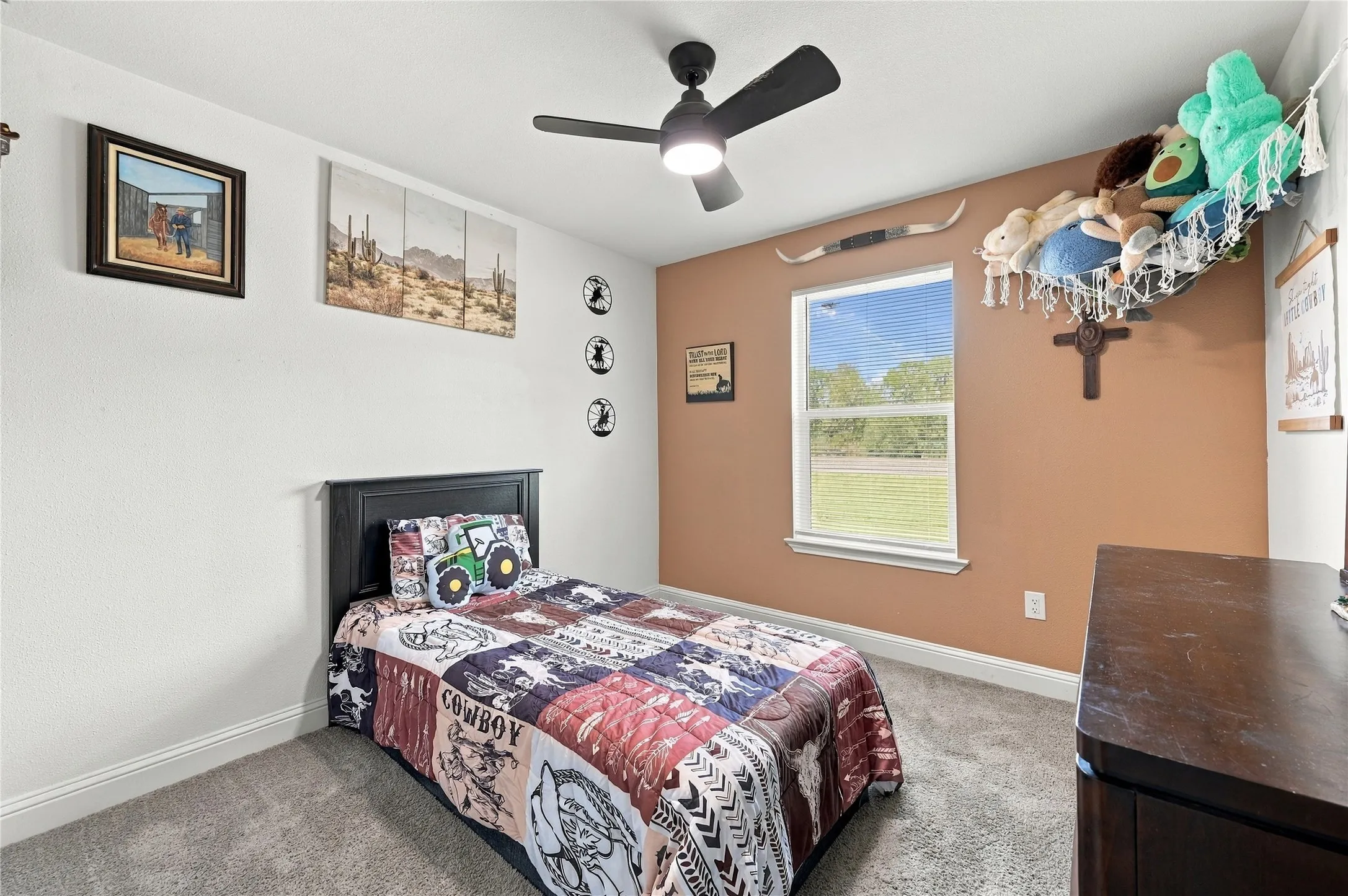 Single Family Residence For Sale in Ellis County , 900 N Grand Avenue, Waxahachie, Texas 75165, 3 Bedroom, 2 Bathroom, Garage spaces, 1,087 Sqft, built in 1987, mls#21391083, Real Estate Agent in Waxahachie, Homes For Sale in Ellis county, Homes For Sale in Waxahachie, Realtor in Waxahachie Texas, Real Estate Brokerage Independent Realty Texas, Luminita Cordes Realtor