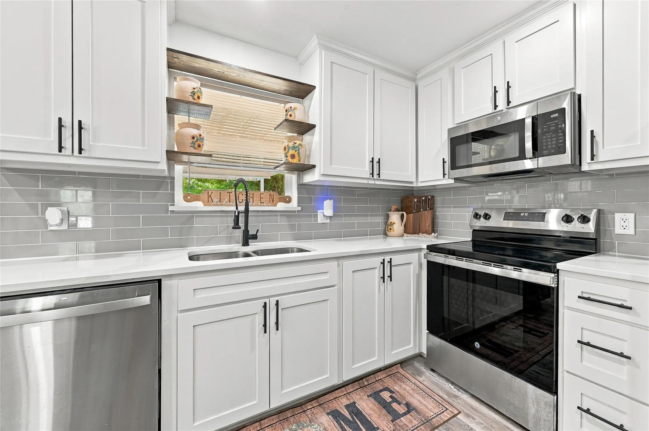 Single Family Residence For Sale in Ellis County , 900 N Grand Avenue, Waxahachie, Texas 75165, 3 Bedroom, 2 Bathroom, Garage spaces, 1,087 Sqft, built in 1987, mls#21391083, Real Estate Agent in Waxahachie, Homes For Sale in Ellis county, Homes For Sale in Waxahachie, Realtor in Waxahachie Texas, Real Estate Brokerage Independent Realty Texas, Luminita Cordes Realtor