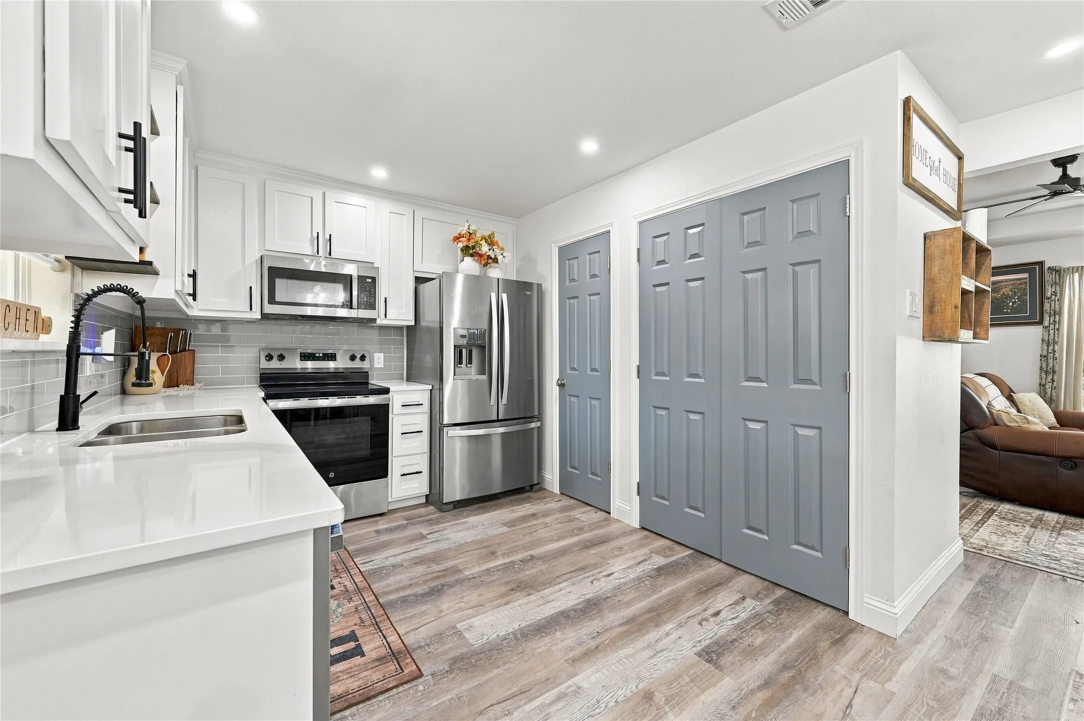 Single Family Residence For Sale in Ellis County , 900 N Grand Avenue, Waxahachie, Texas 75165, 3 Bedroom, 2 Bathroom, Garage spaces, 1,087 Sqft, built in 1987, mls#21391083, Real Estate Agent in Waxahachie, Homes For Sale in Ellis county, Homes For Sale in Waxahachie, Realtor in Waxahachie Texas, Real Estate Brokerage Independent Realty Texas, Luminita Cordes Realtor