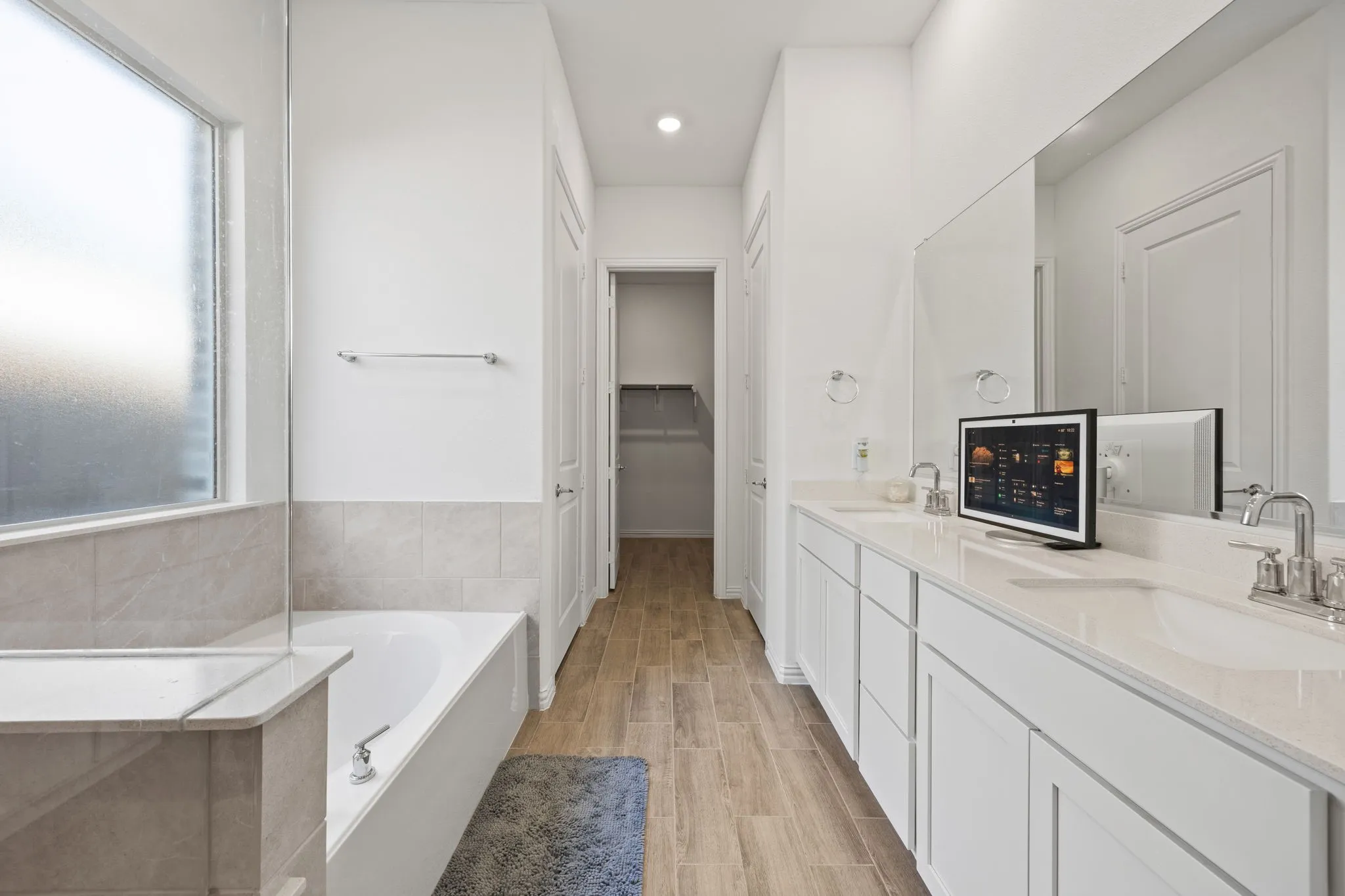 Single Family Residence For Sale in Tarrant County , 4709 Kings Garden Parkway, Arlington, Texas 76005, 2 Bedroom, 2 Bathroom, 2 Garage spaces, 1,774 Sqft, built in 2023, mls#21391008, Real Estate Agent in Arlington, Homes For Sale in Tarrant county, Homes For Sale in Arlington, Realtor in Arlington Texas, Real Estate Brokerage Independent Realty Texas, Luminita Cordes Realtor