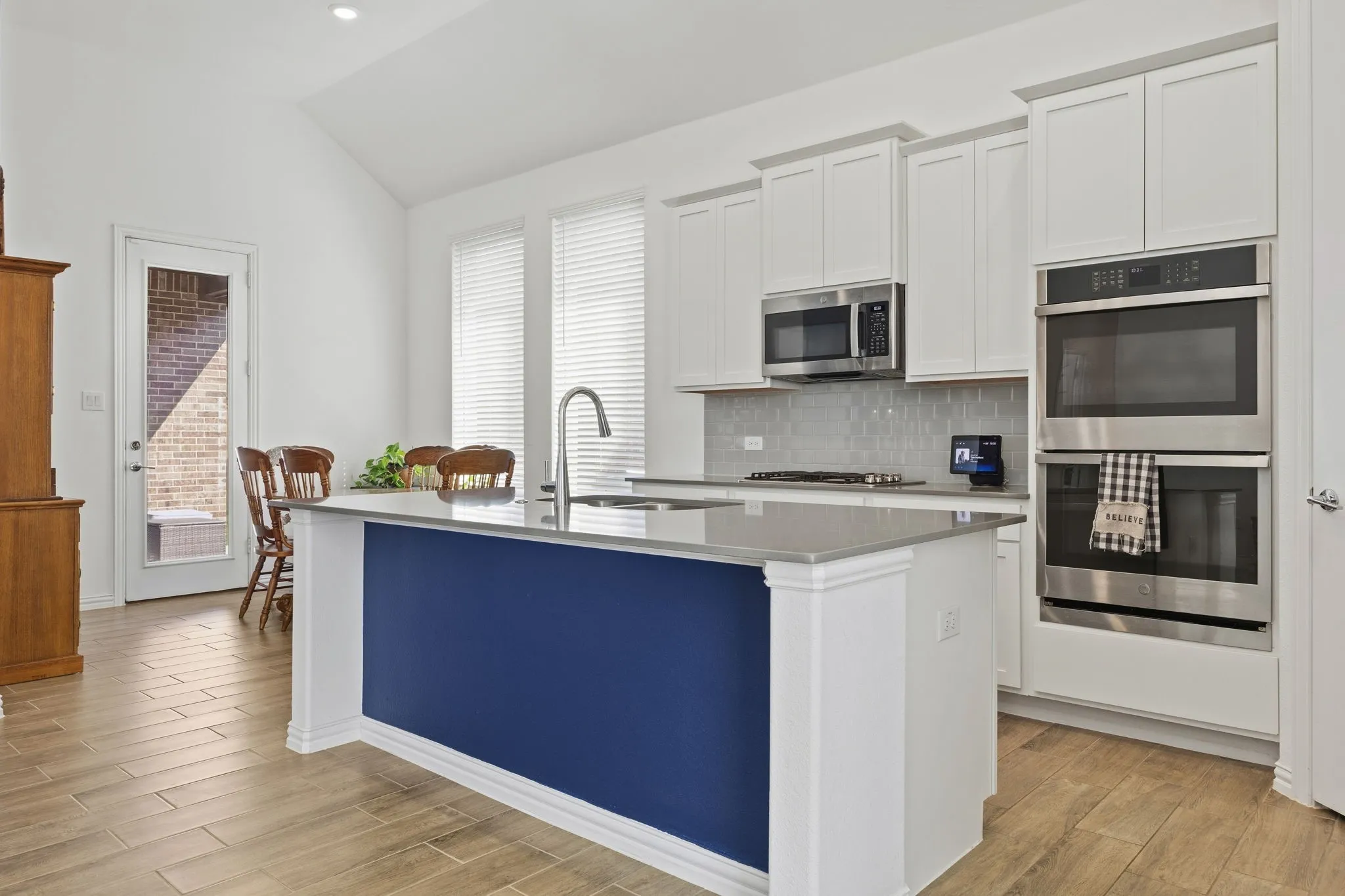 Single Family Residence For Sale in Tarrant County , 4709 Kings Garden Parkway, Arlington, Texas 76005, 2 Bedroom, 2 Bathroom, 2 Garage spaces, 1,774 Sqft, built in 2023, mls#21391008, Real Estate Agent in Arlington, Homes For Sale in Tarrant county, Homes For Sale in Arlington, Realtor in Arlington Texas, Real Estate Brokerage Independent Realty Texas, Luminita Cordes Realtor