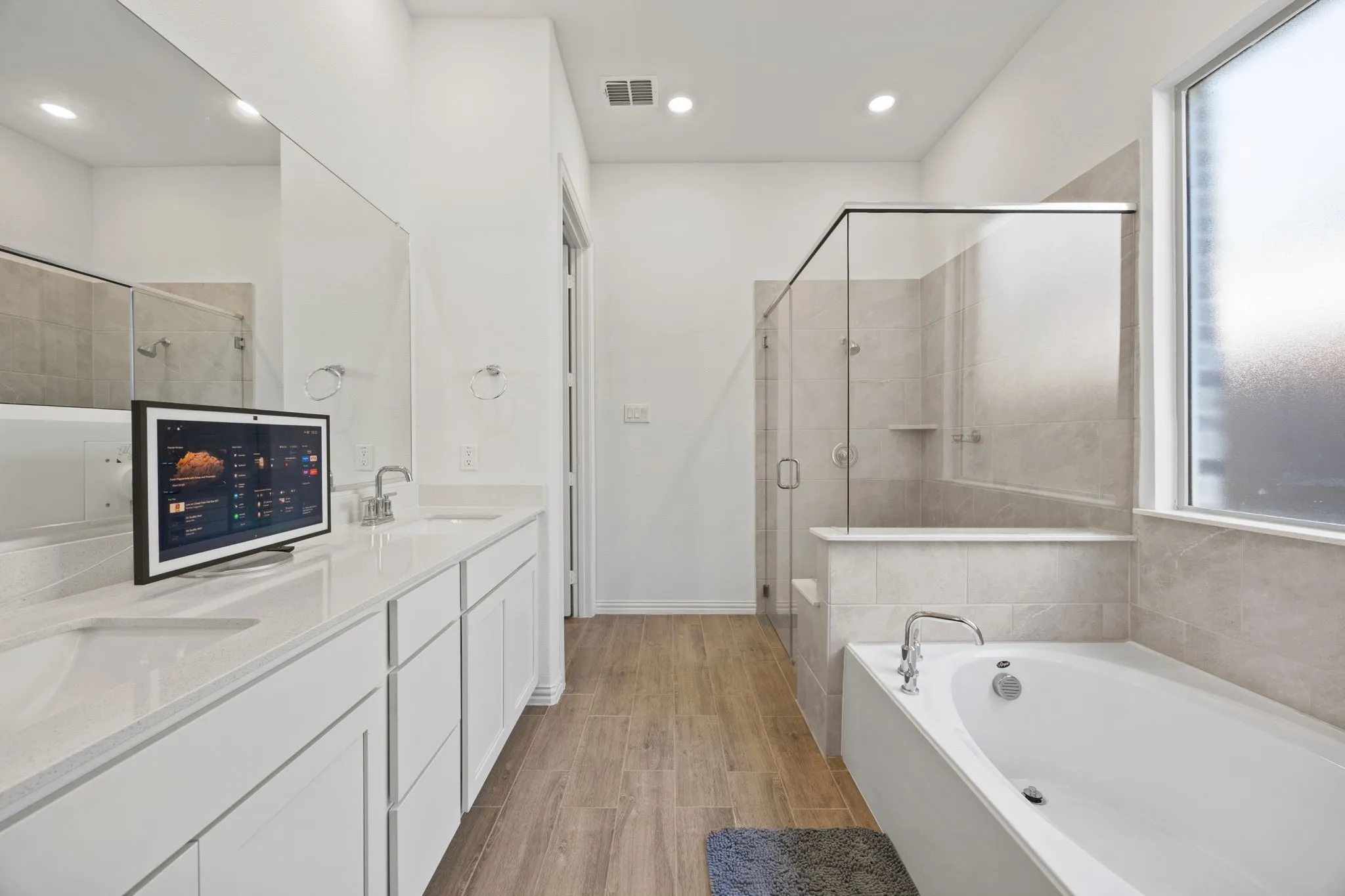 Single Family Residence For Sale in Tarrant County , 4709 Kings Garden Parkway, Arlington, Texas 76005, 2 Bedroom, 2 Bathroom, 2 Garage spaces, 1,774 Sqft, built in 2023, mls#21391008, Real Estate Agent in Arlington, Homes For Sale in Tarrant county, Homes For Sale in Arlington, Realtor in Arlington Texas, Real Estate Brokerage Independent Realty Texas, Luminita Cordes Realtor